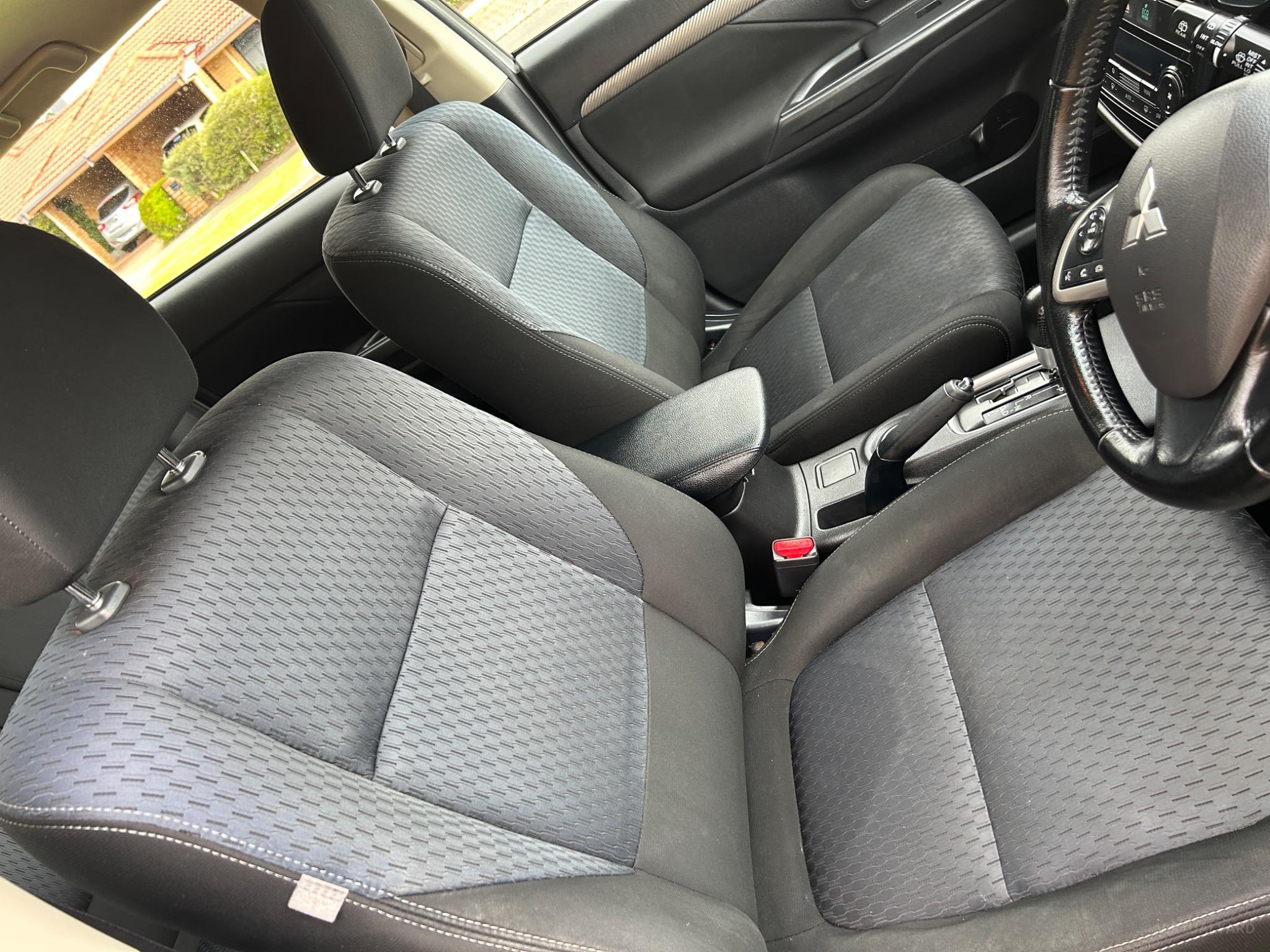 MITSUBISHI OUTLANDER