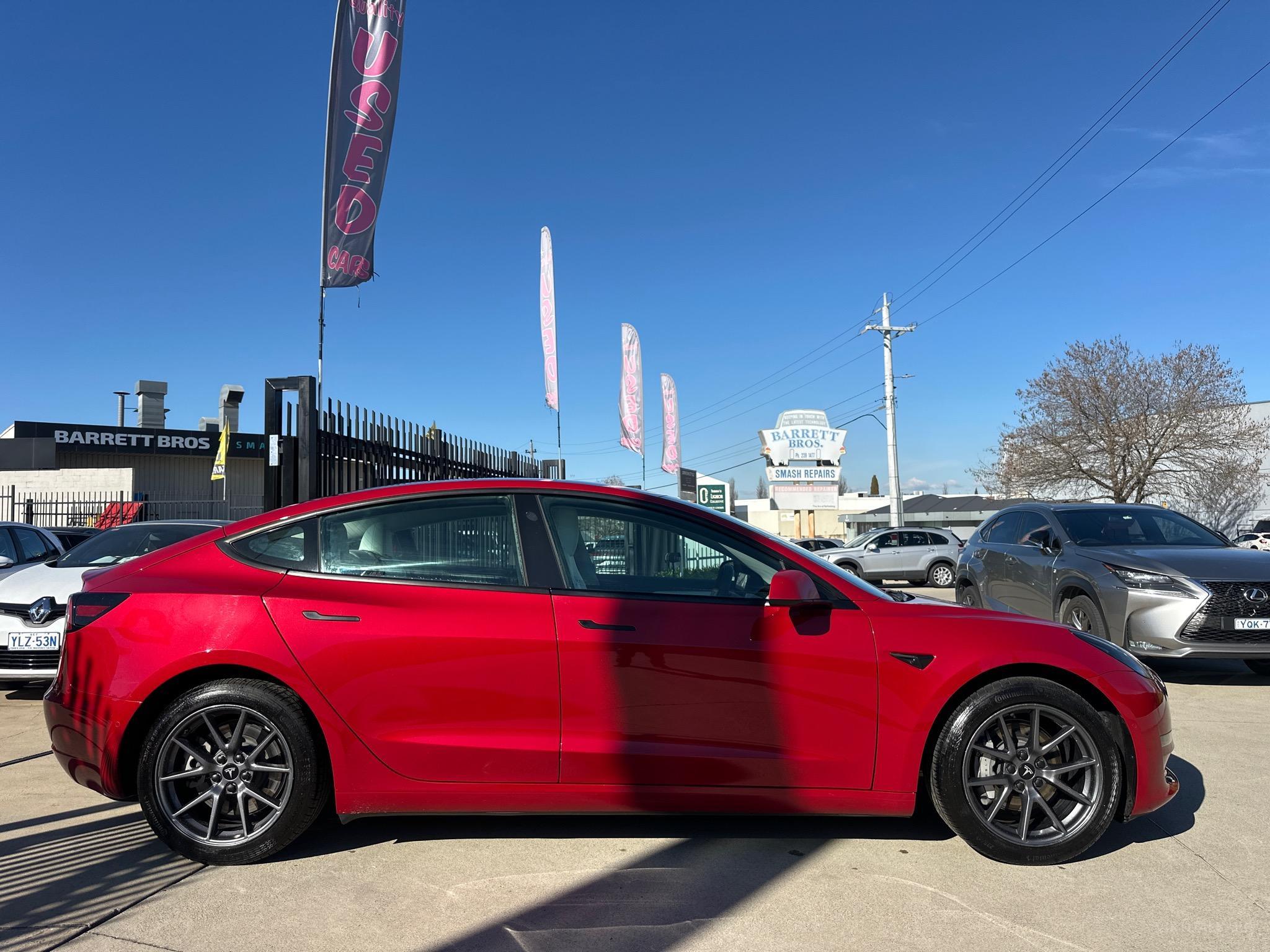 TESLA MODEL 3