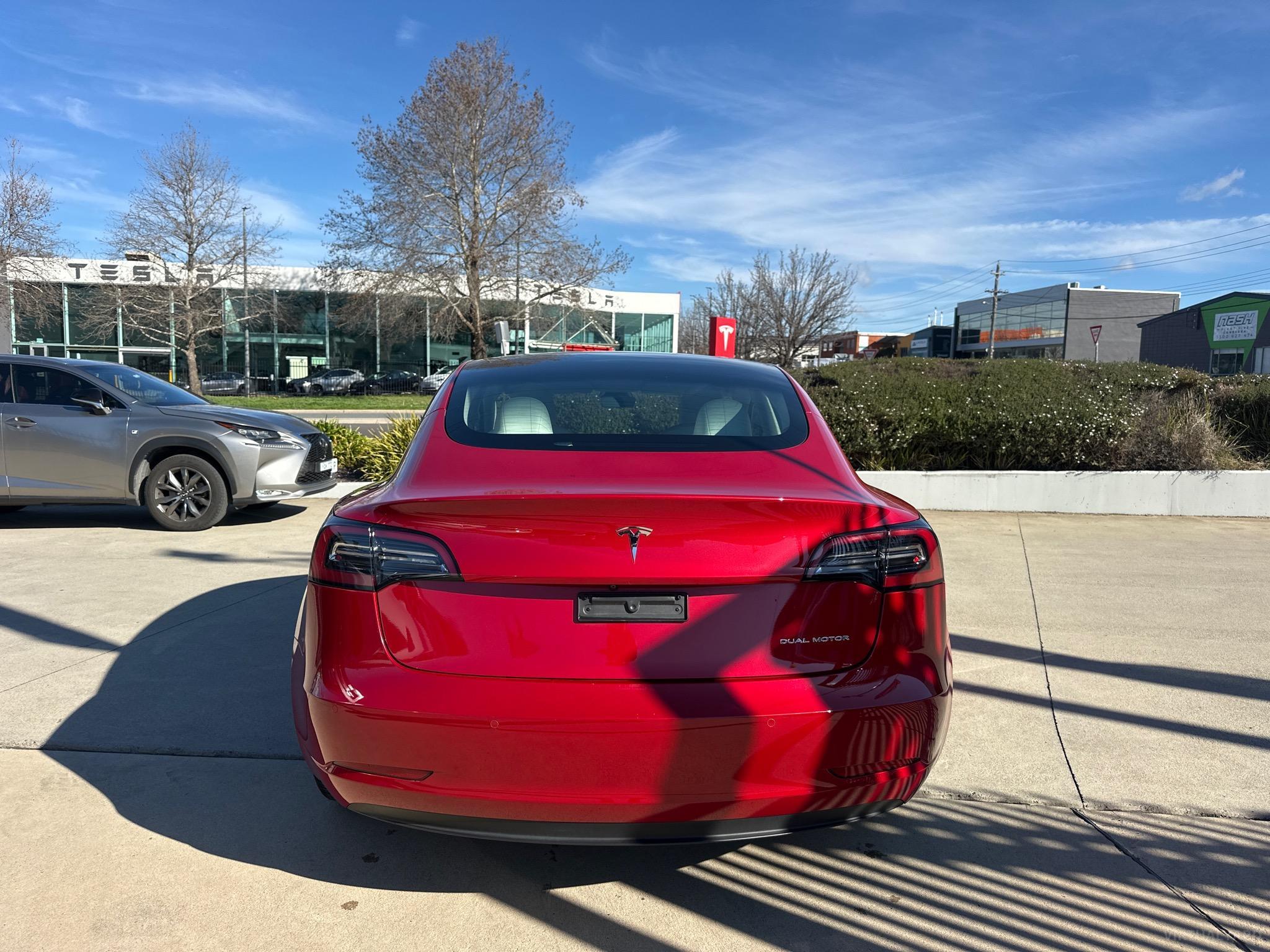 TESLA MODEL 3
