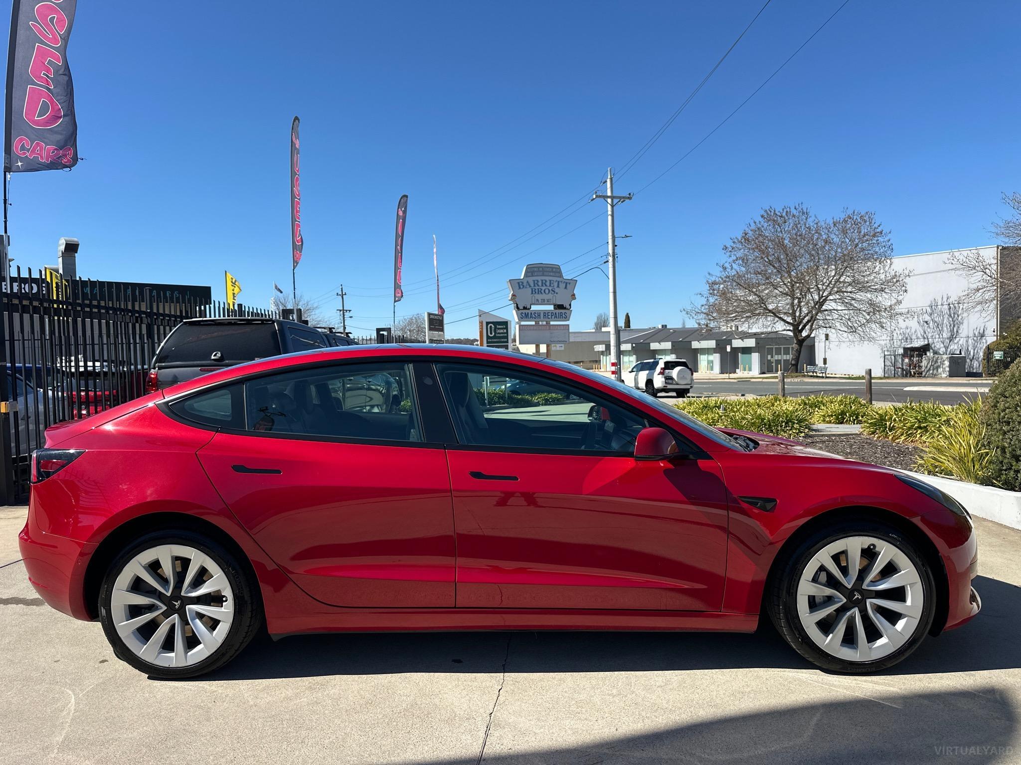 TESLA MODEL 3