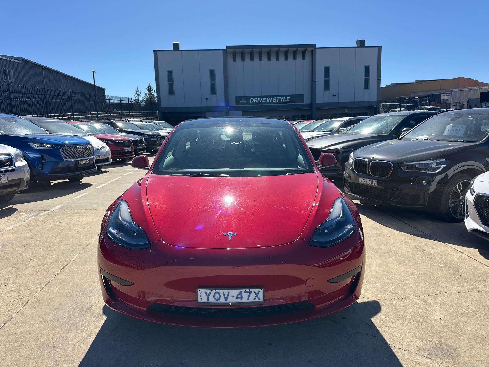 TESLA MODEL 3