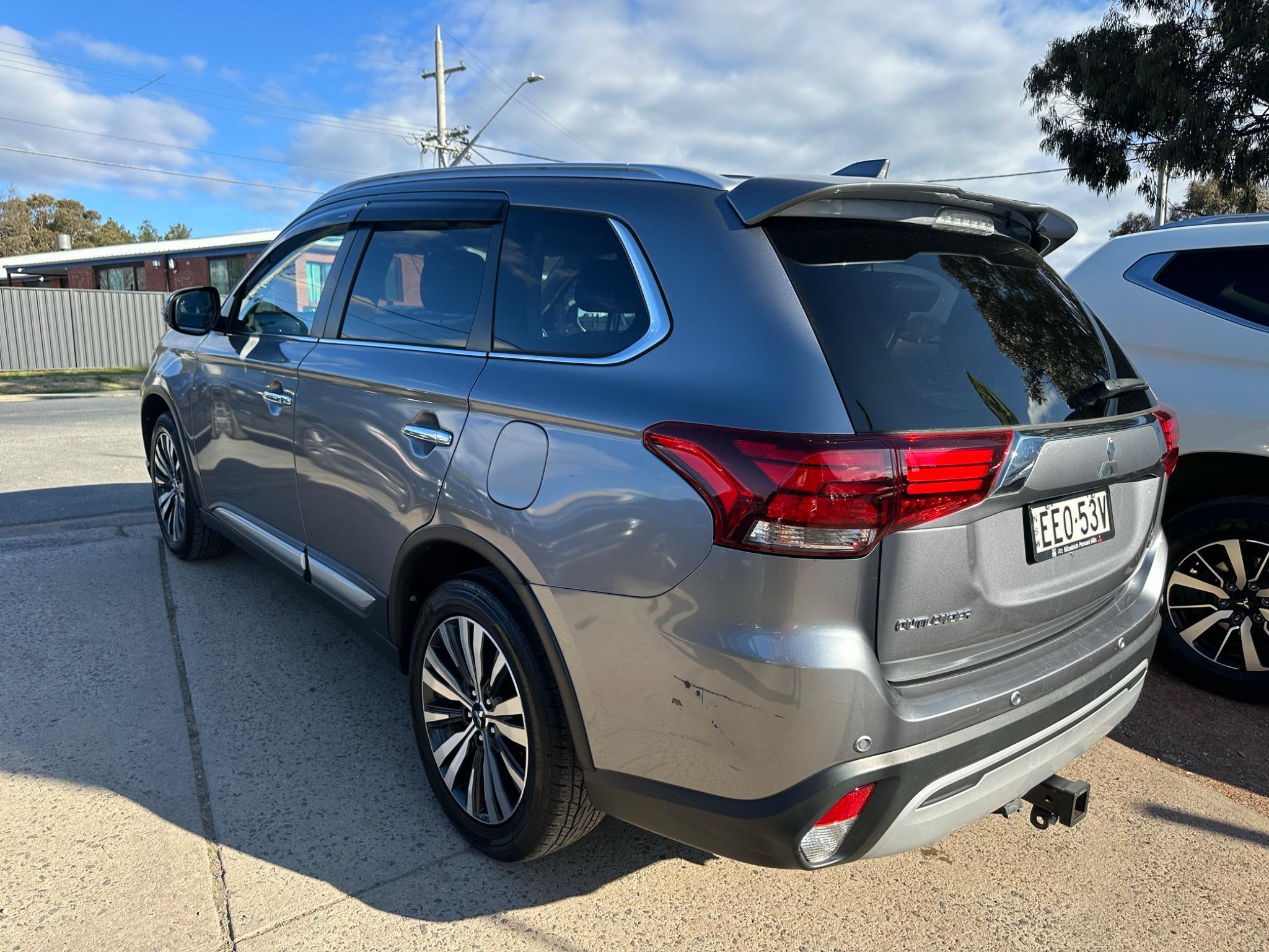 MITSUBISHI OUTLANDER