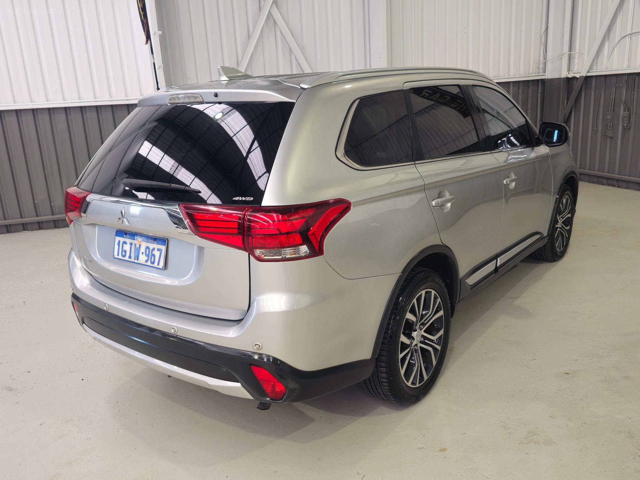 MITSUBISHI OUTLANDER