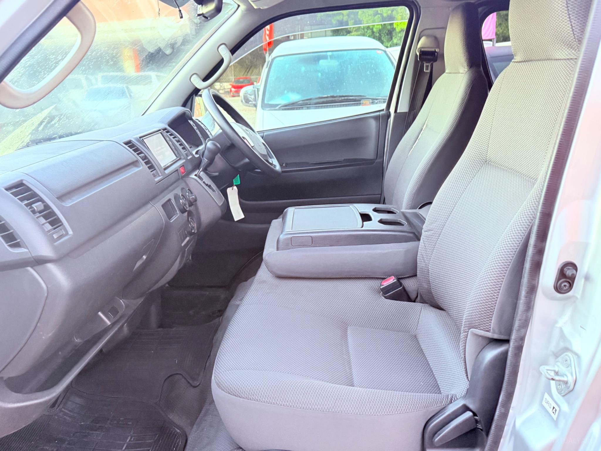 TOYOTA HIACE