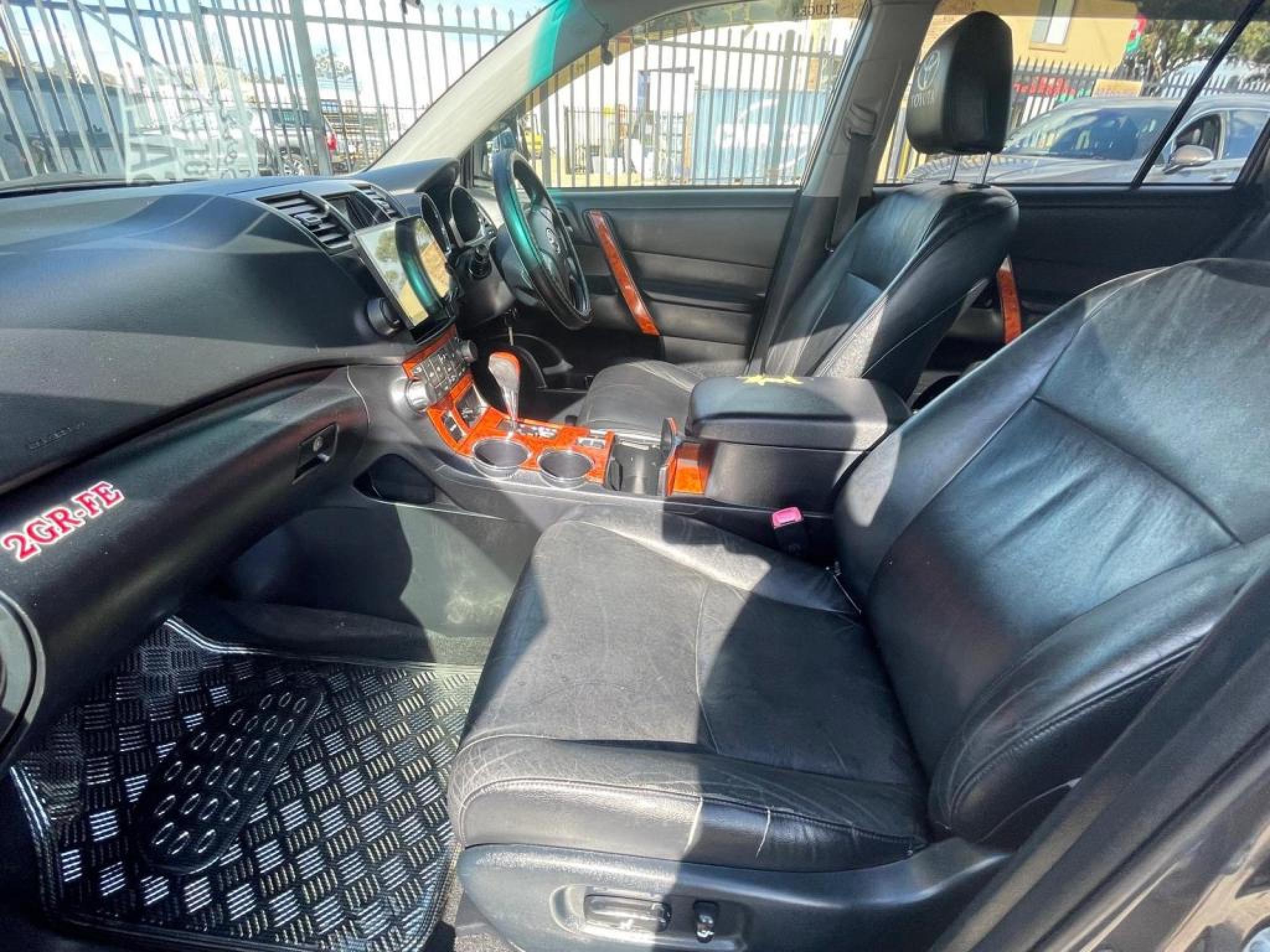 TOYOTA KLUGER