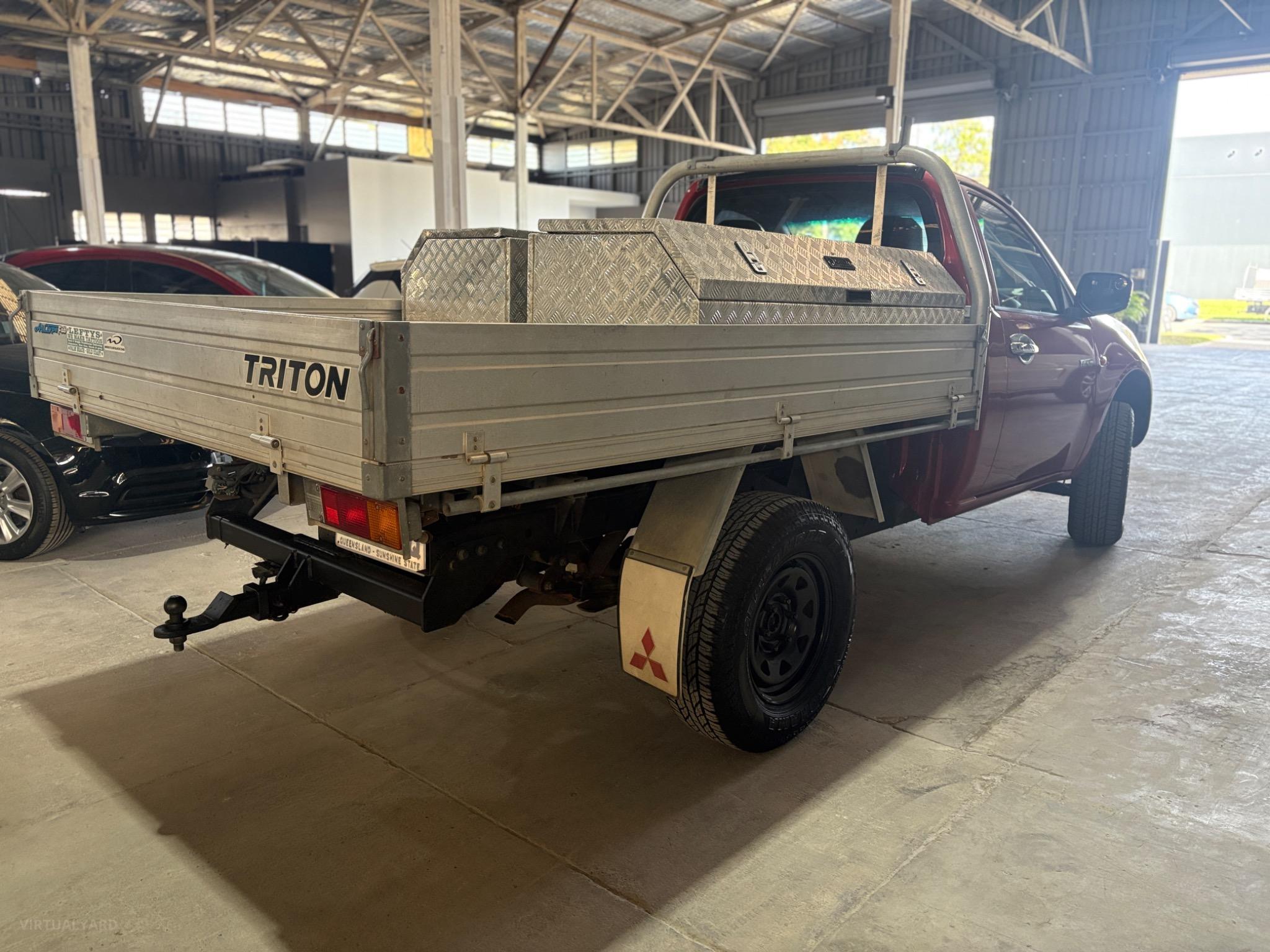 MITSUBISHI TRITON