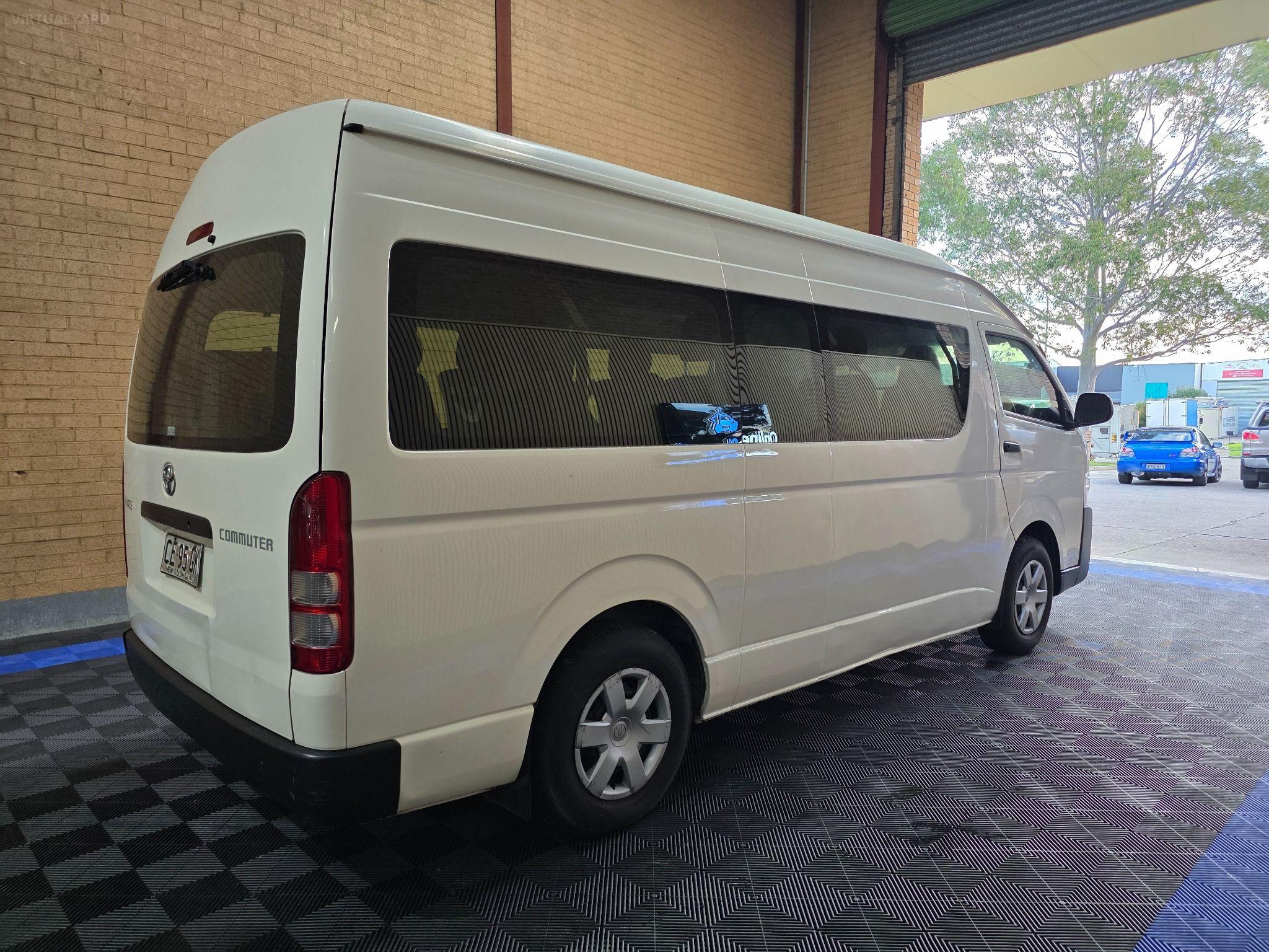 TOYOTA HIACE