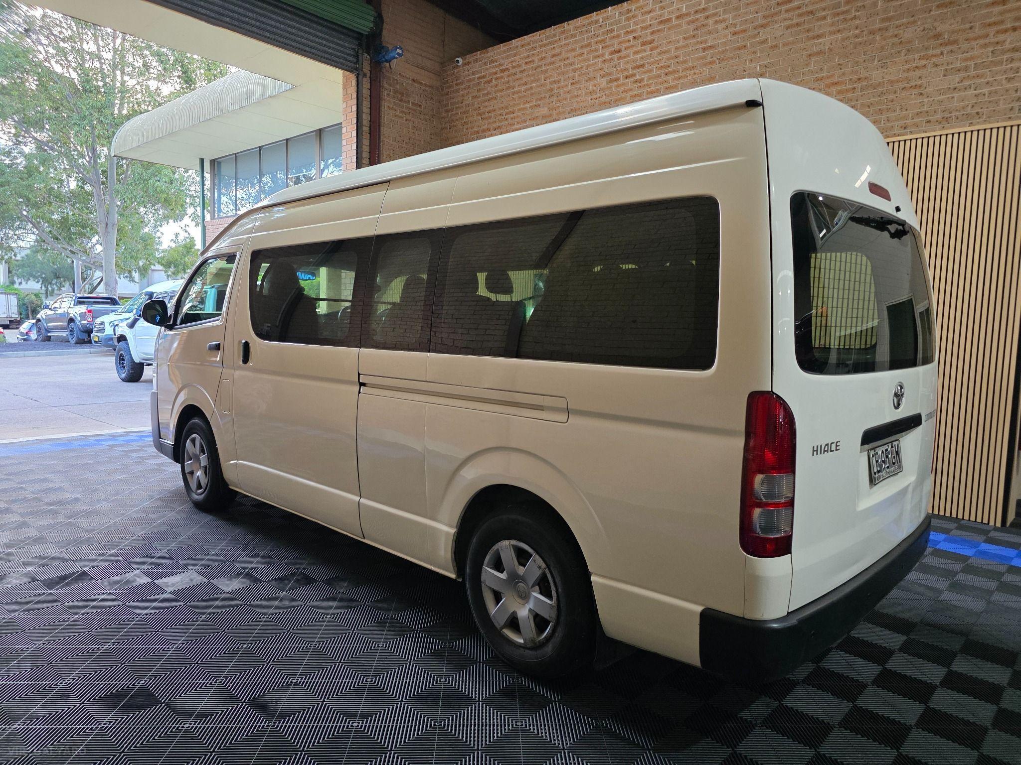 TOYOTA HIACE