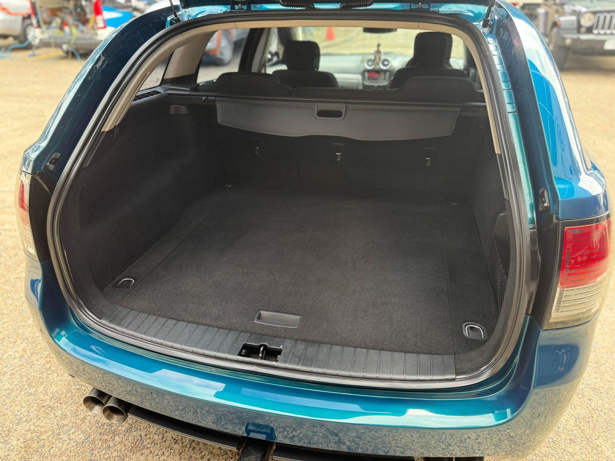 HOLDEN COMMODORE