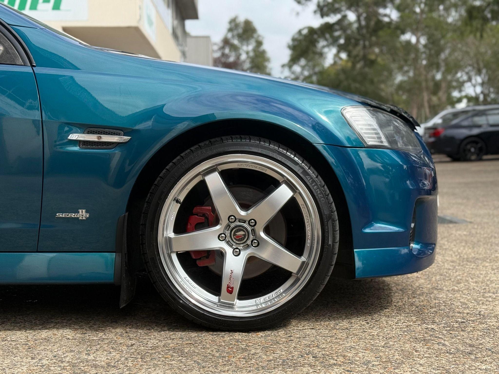HOLDEN COMMODORE