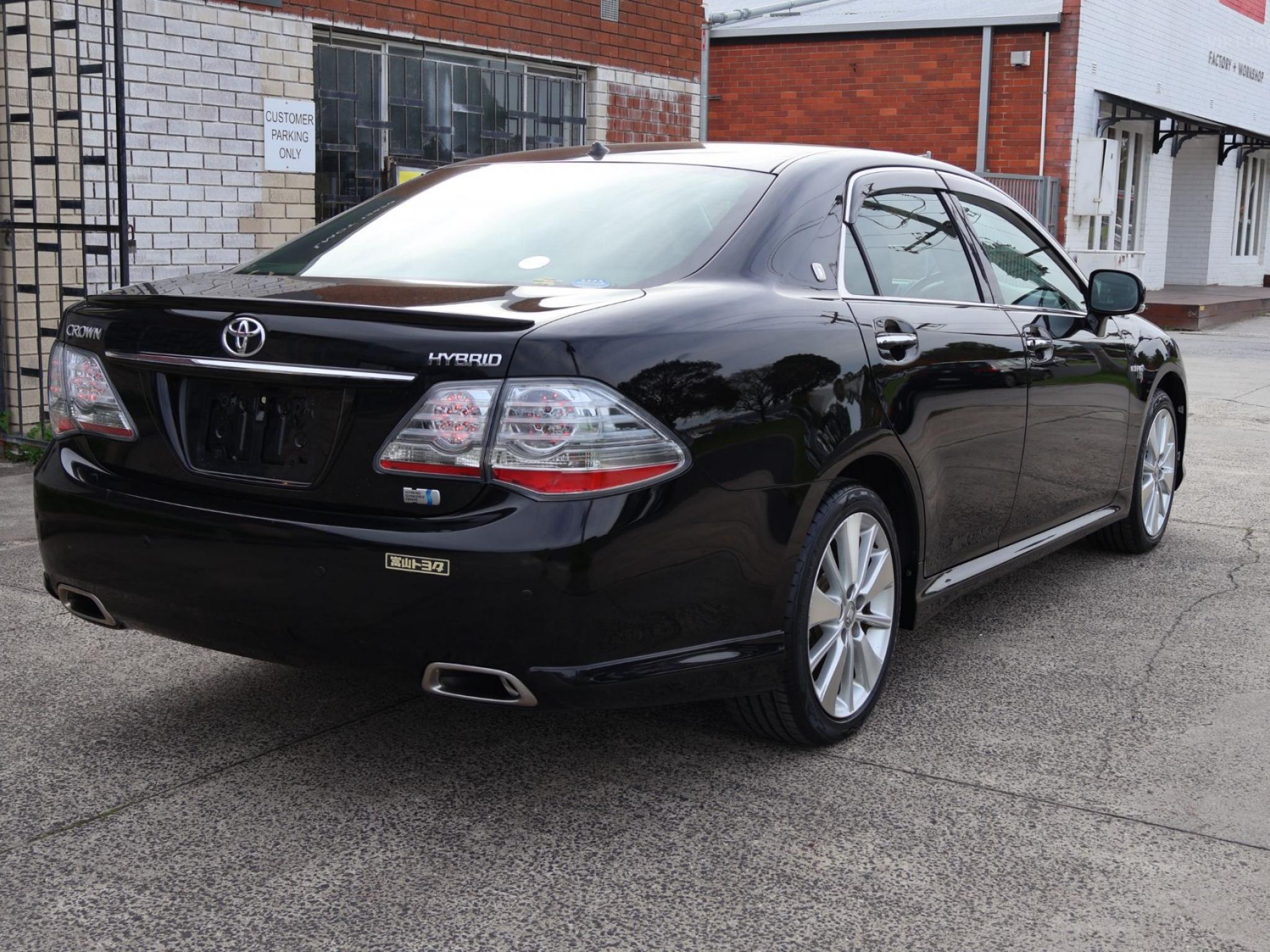 TOYOTA CROWN
