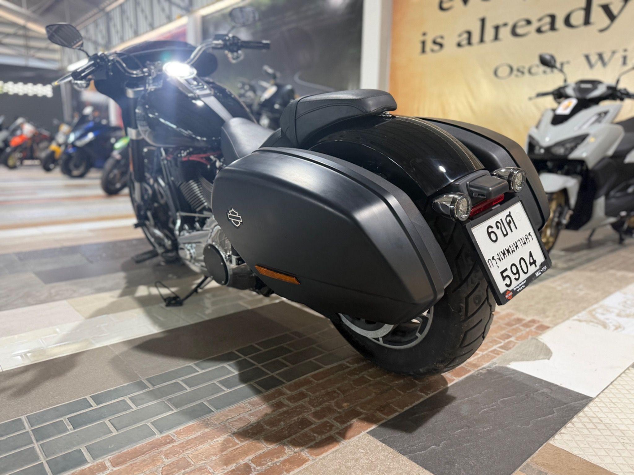 HARLEY DAVIDSON STREET GLIDE