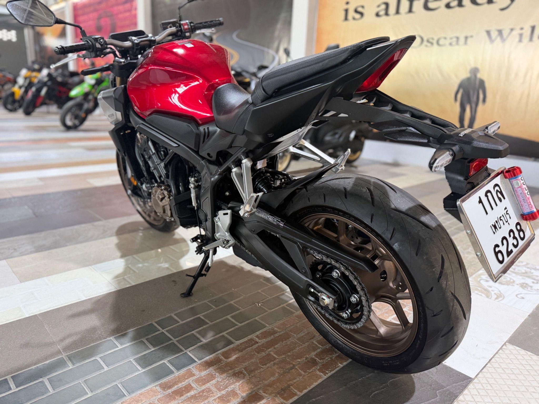 HONDA CB650R E-CLUTCH