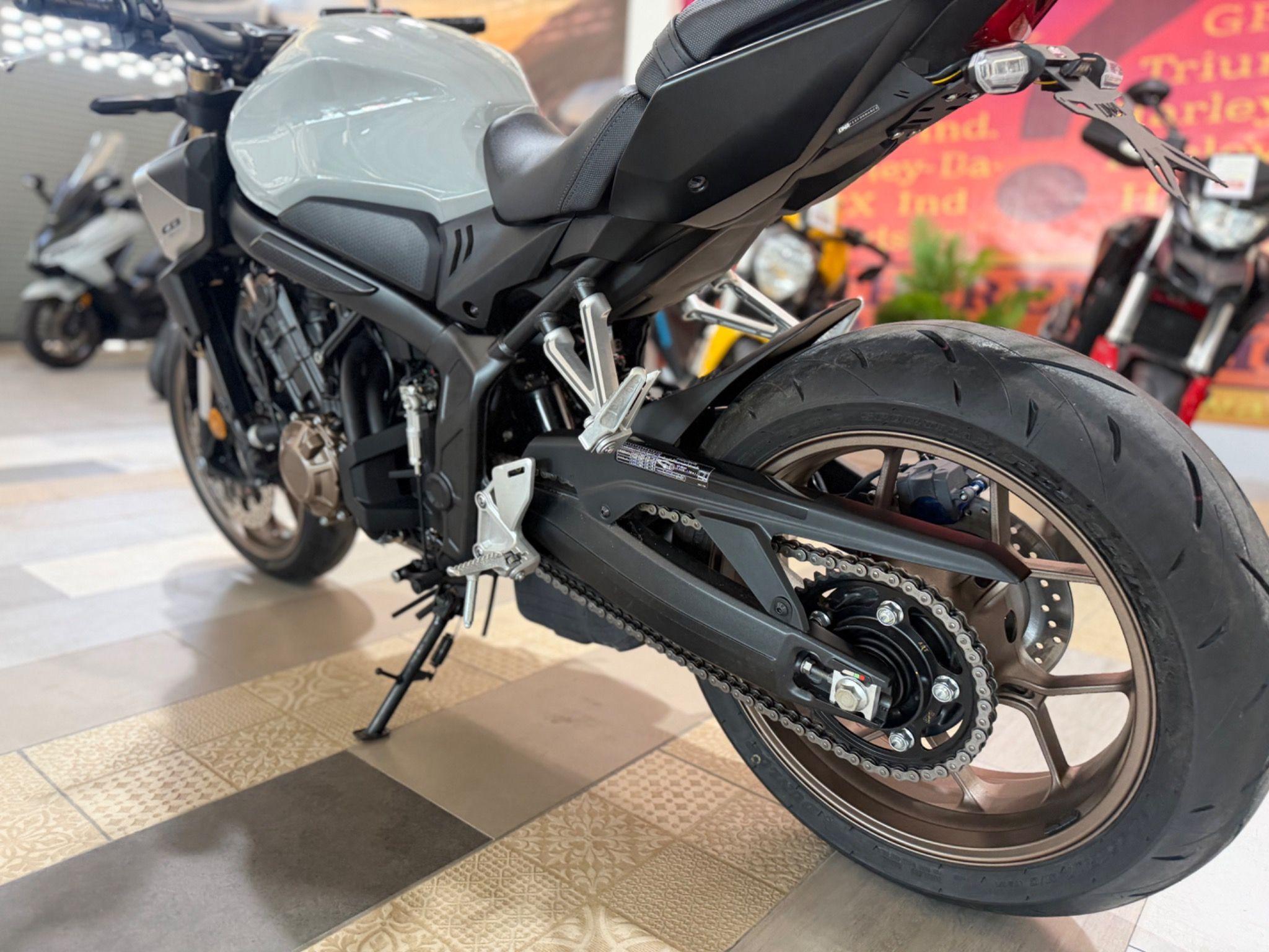 HONDA CB650R E-CLUTCH