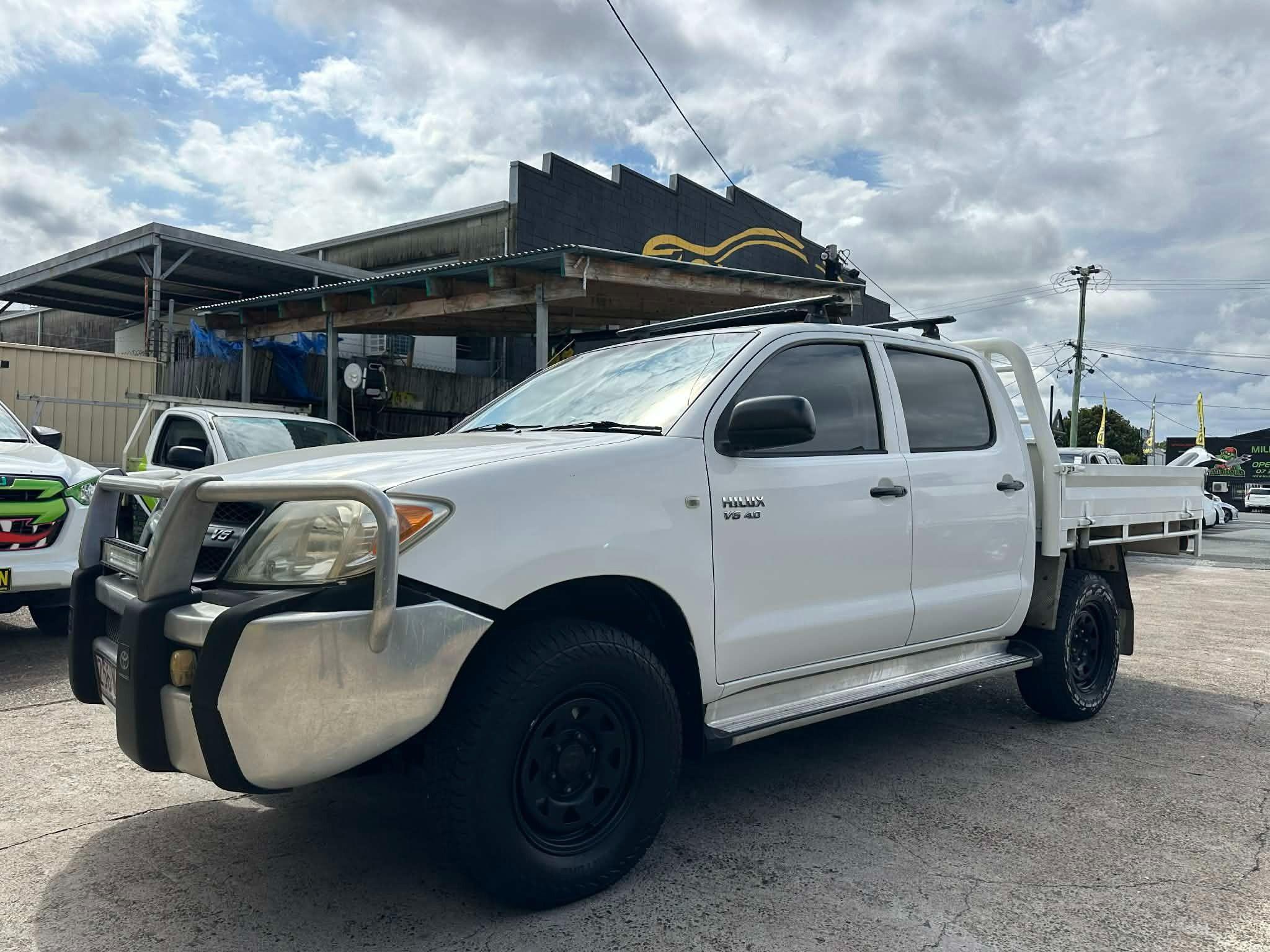 TOYOTA HILUX