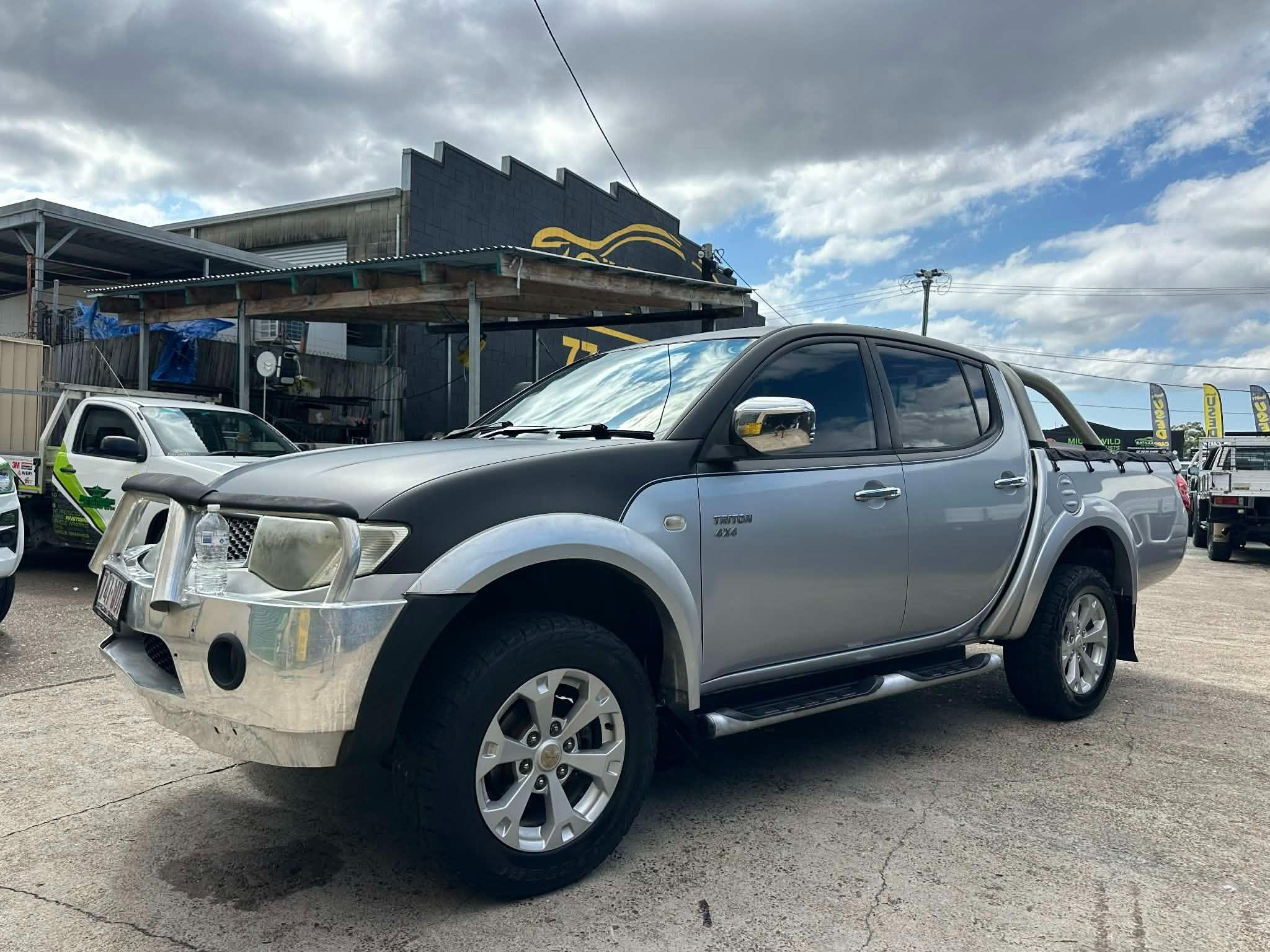 MITSUBISHI TRITON