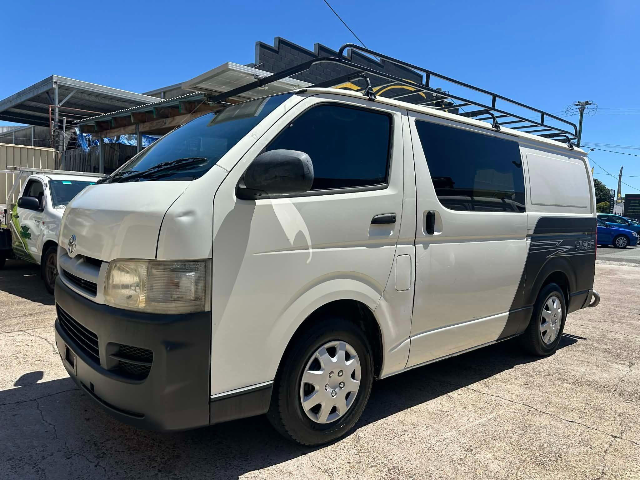TOYOTA HIACE
