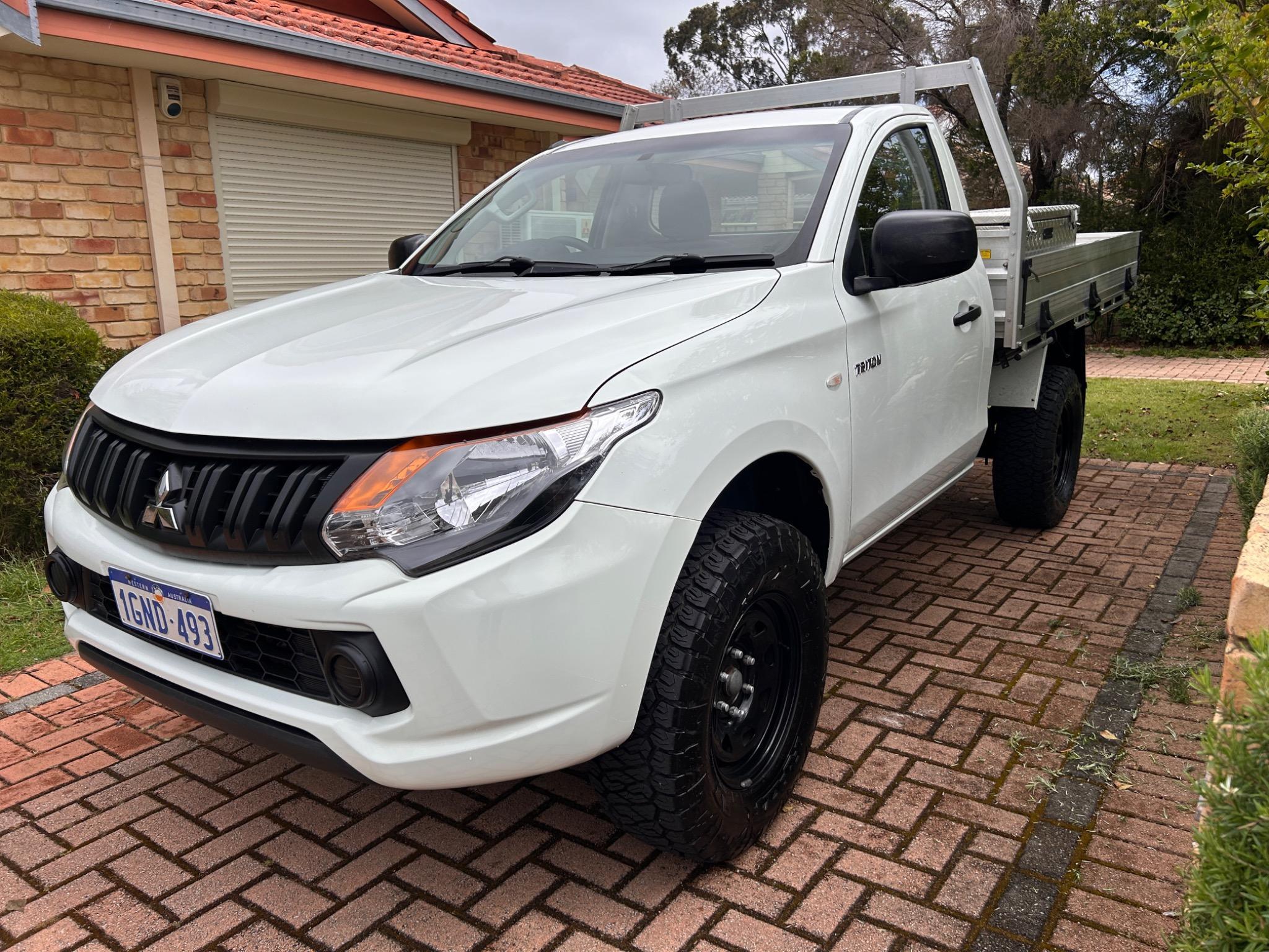 MITSUBISHI TRITON
