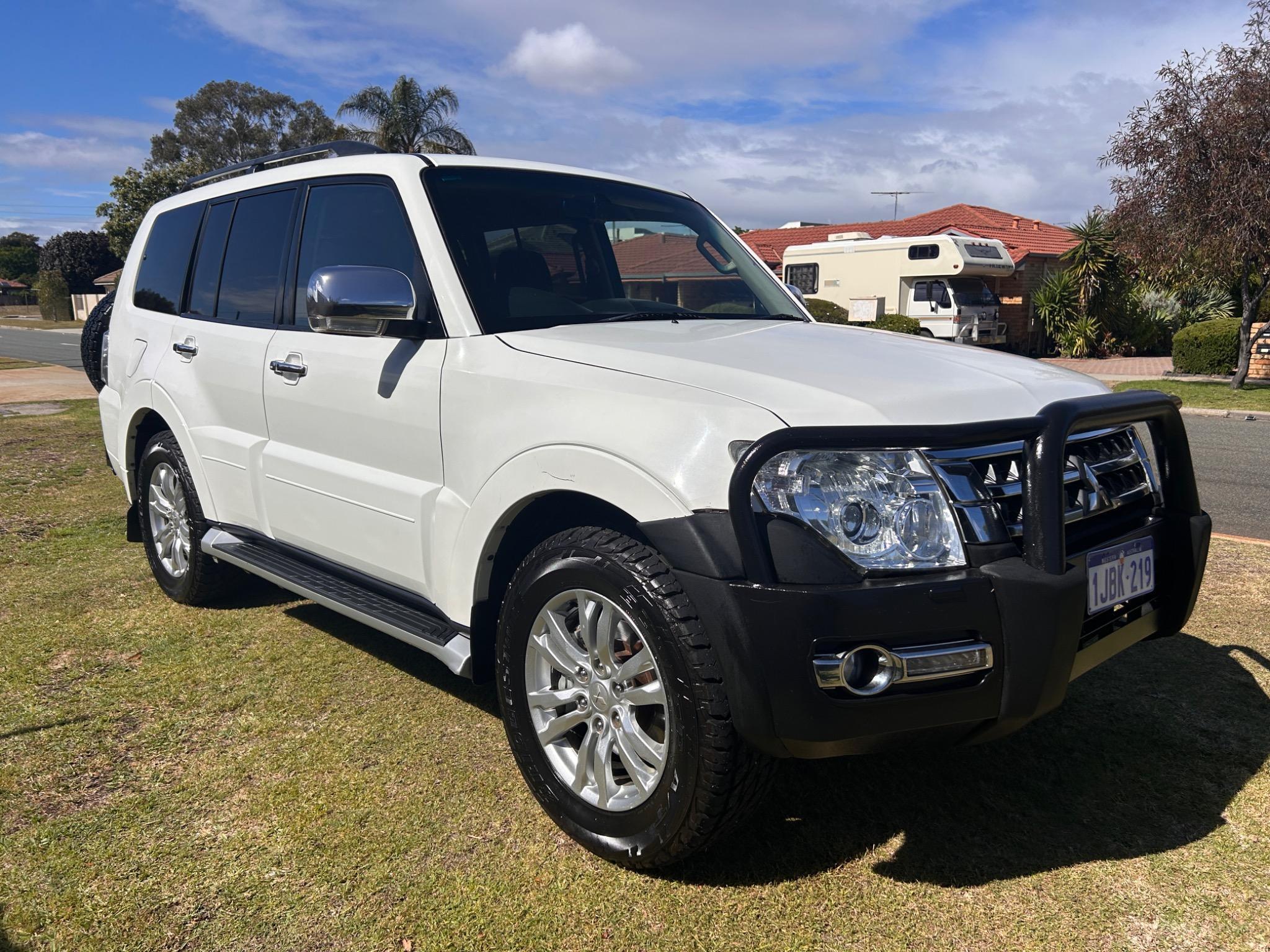 MITSUBISHI PAJERO