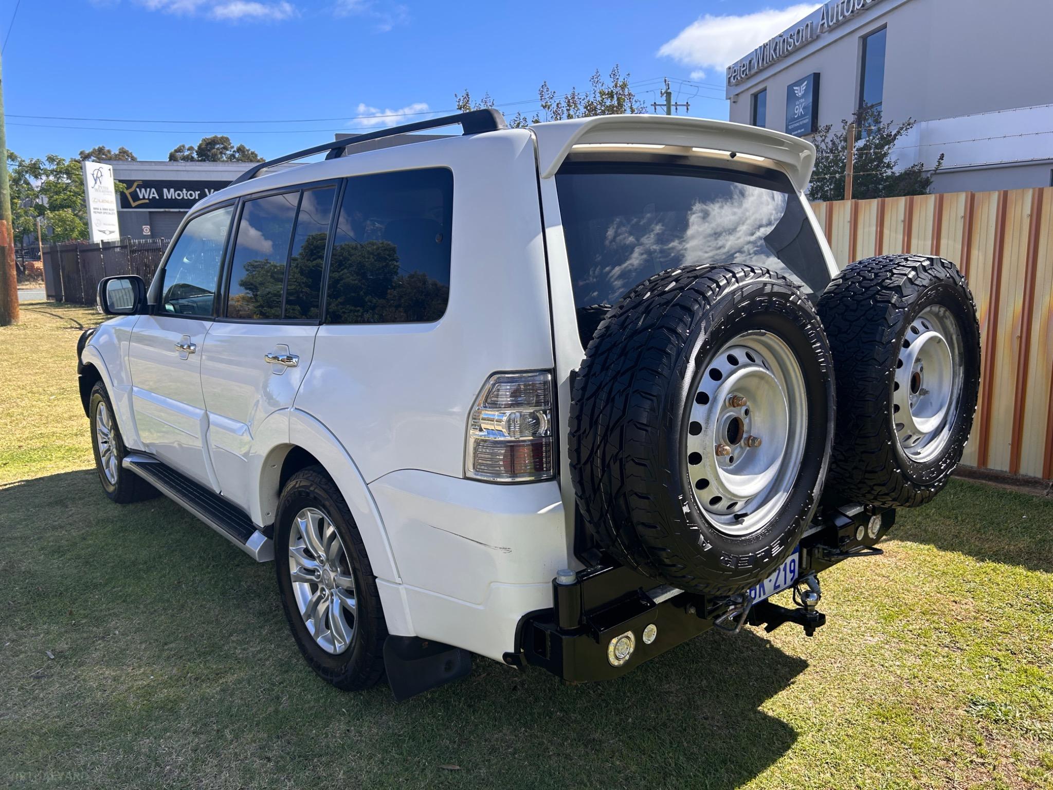 MITSUBISHI PAJERO