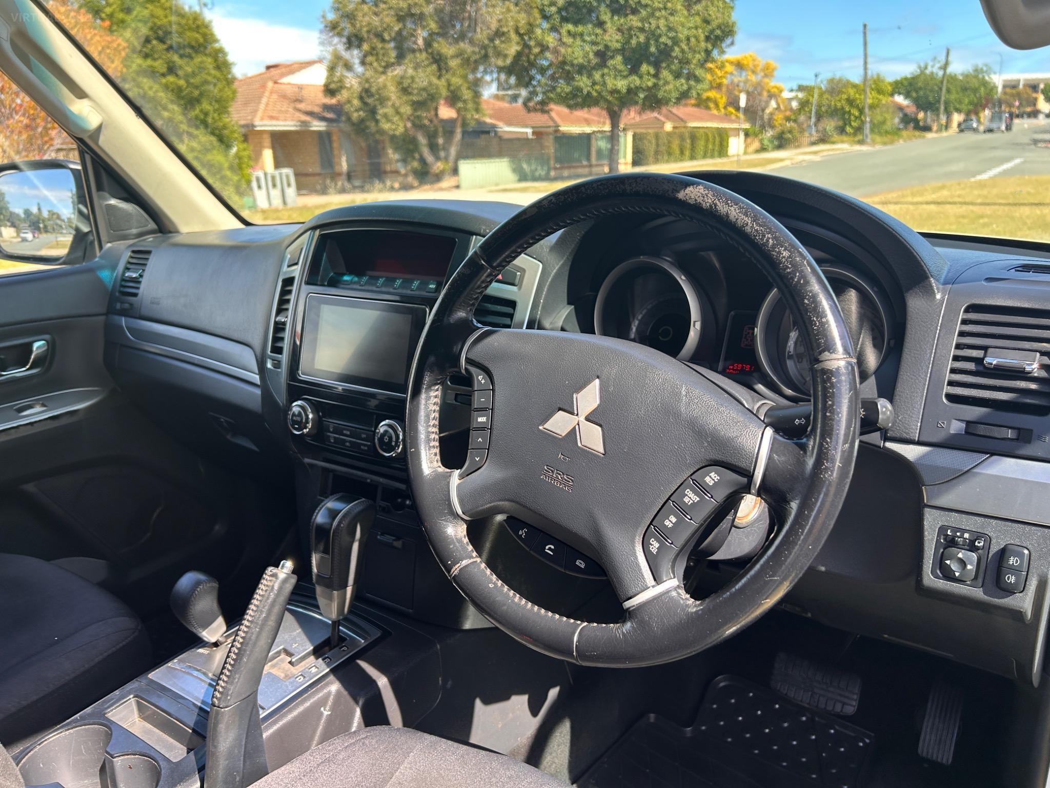 MITSUBISHI PAJERO