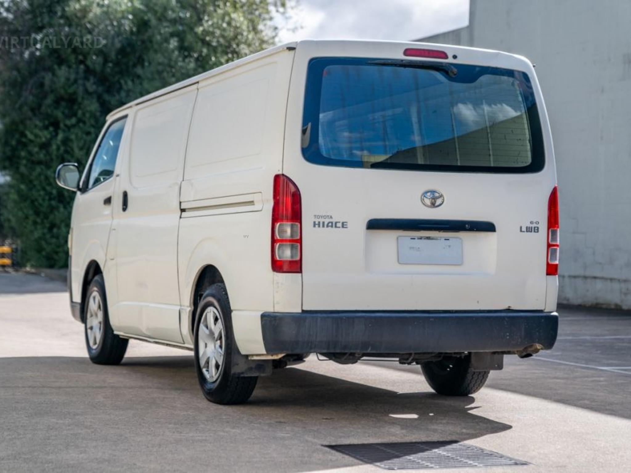 TOYOTA HIACE
