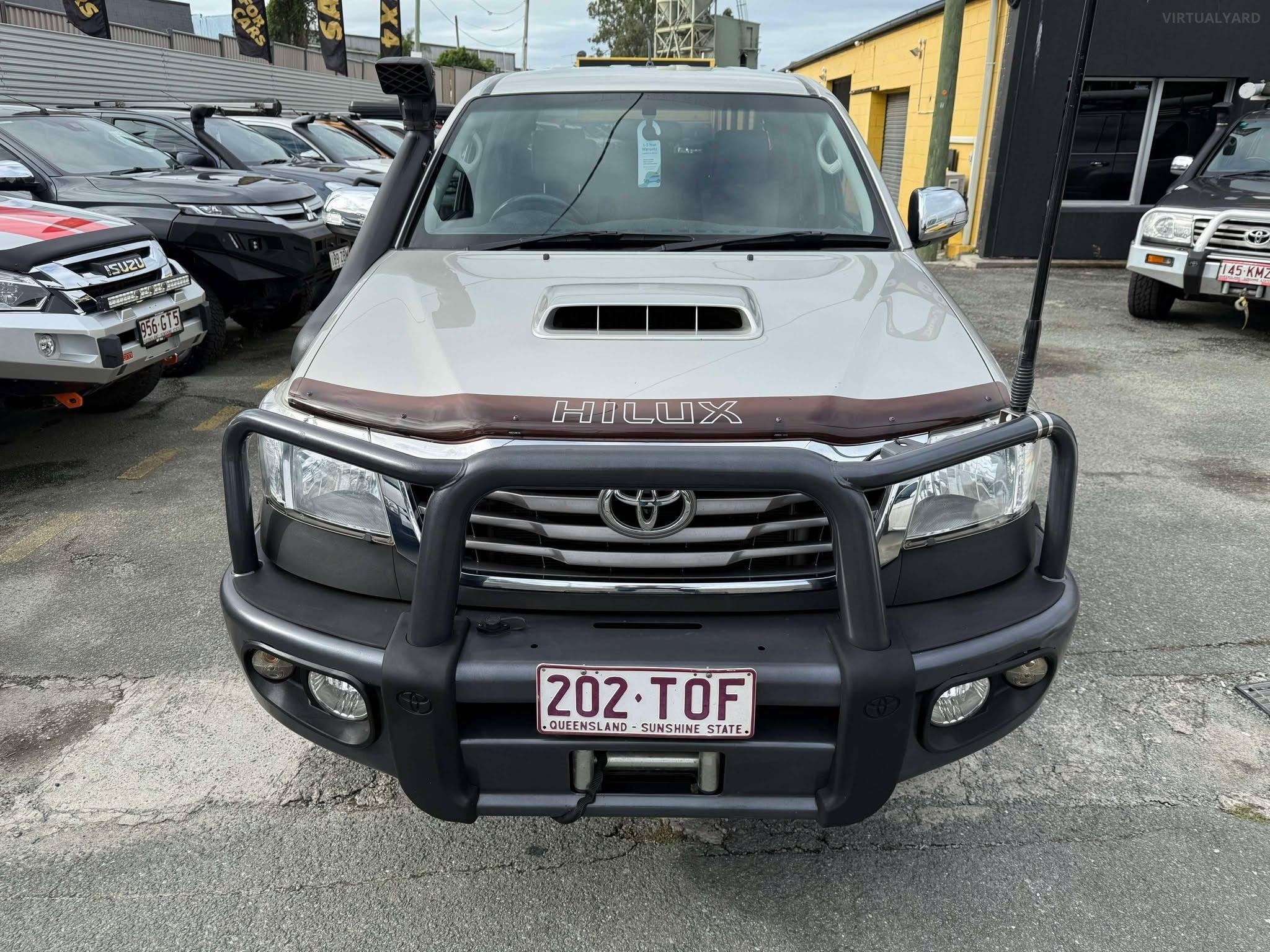 TOYOTA HILUX