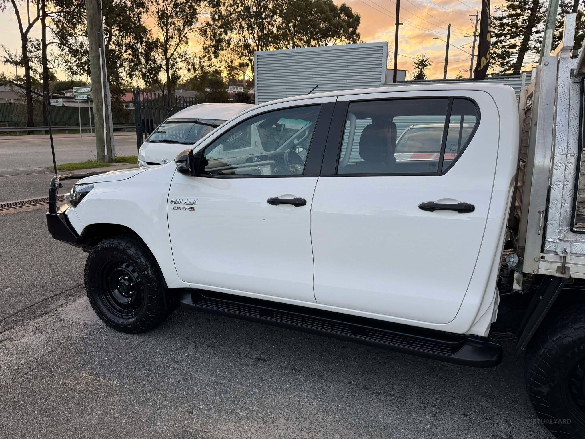 TOYOTA HILUX
