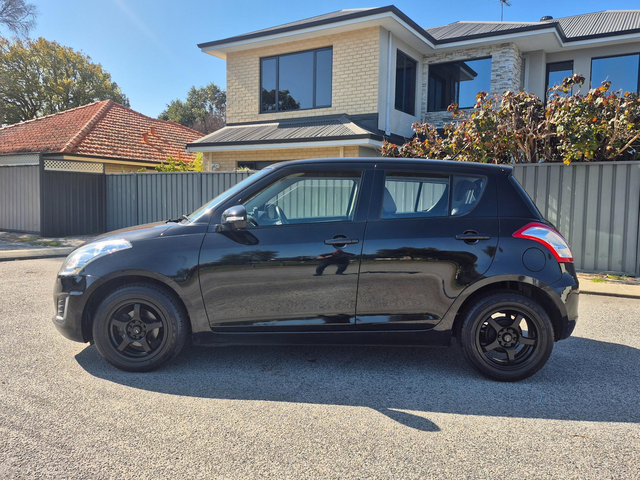 SUZUKI SWIFT