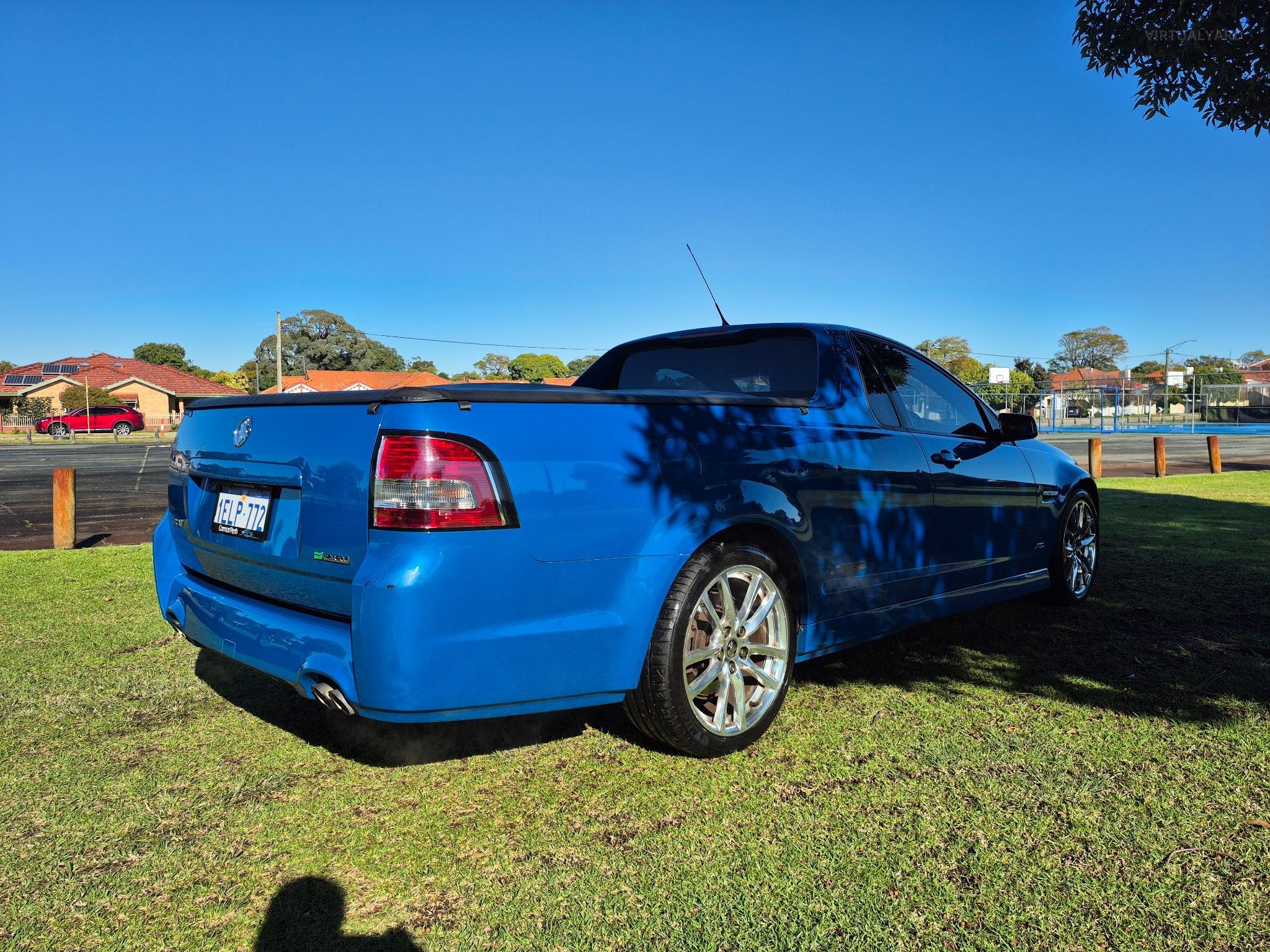 HOLDEN COMMODORE
