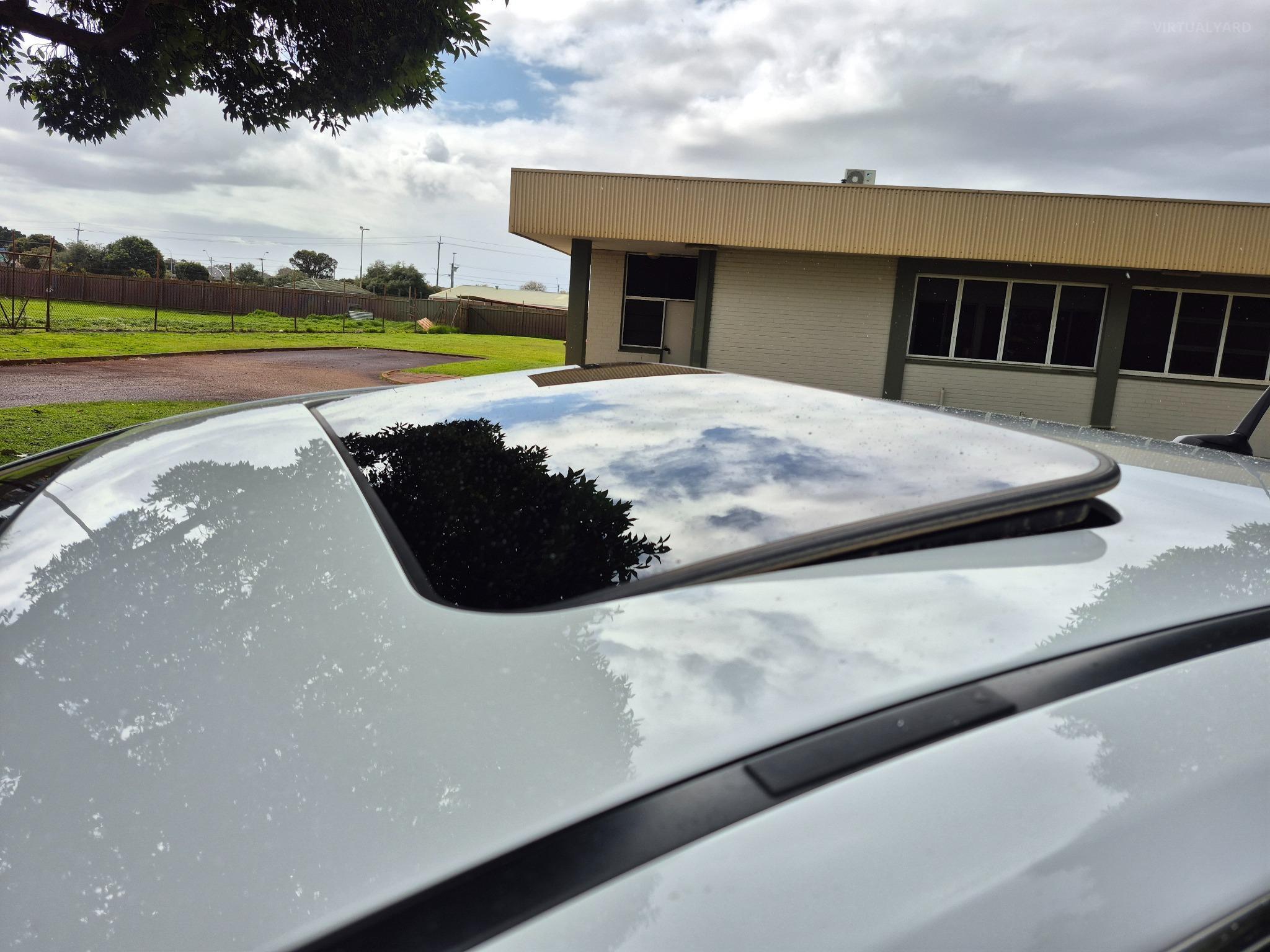 HOLDEN COMMODORE
