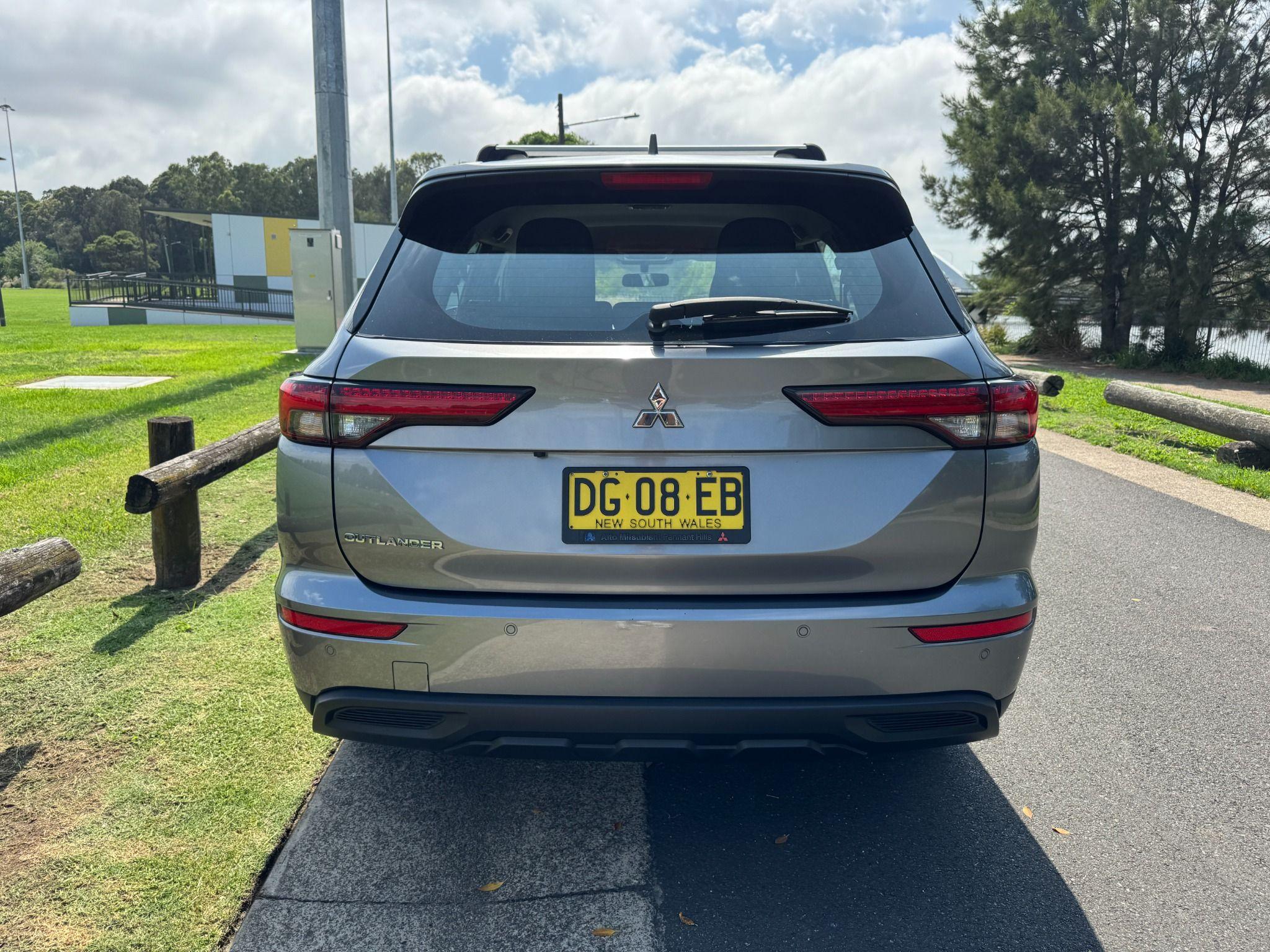 MITSUBISHI OUTLANDER