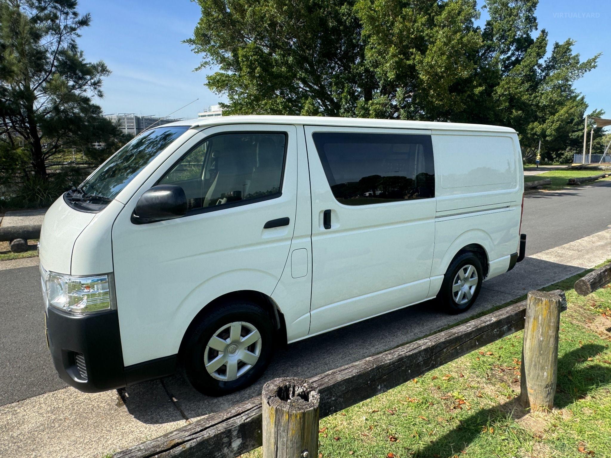 TOYOTA HIACE