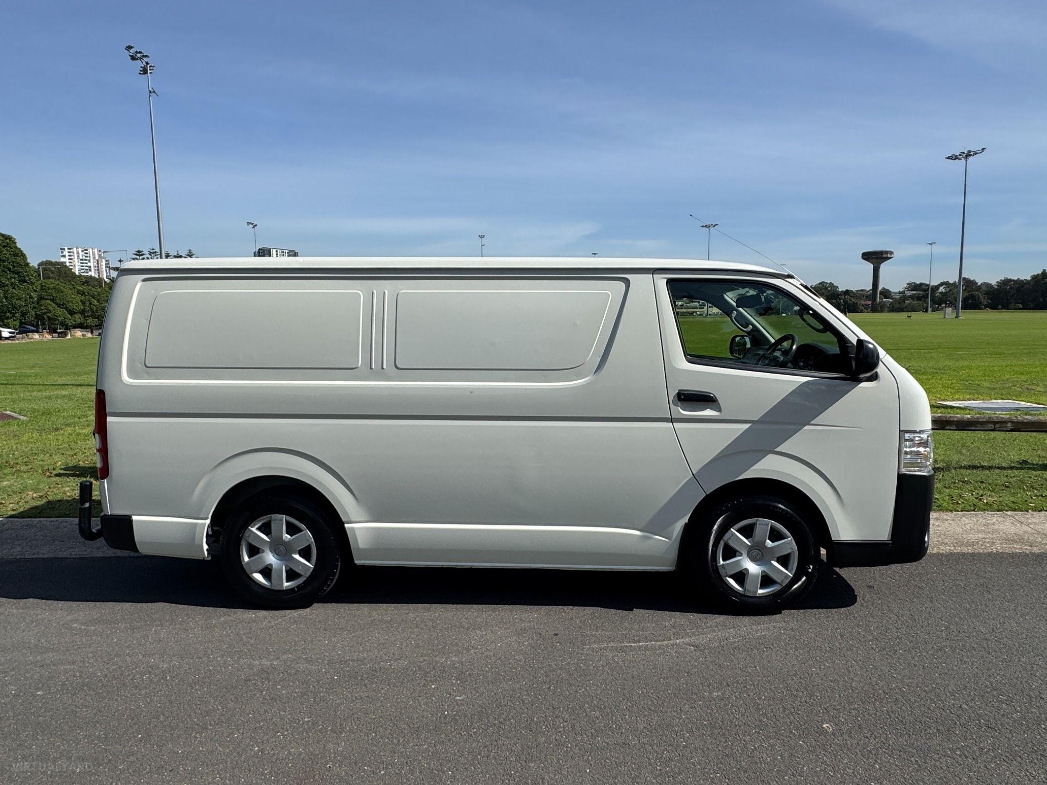 TOYOTA HIACE