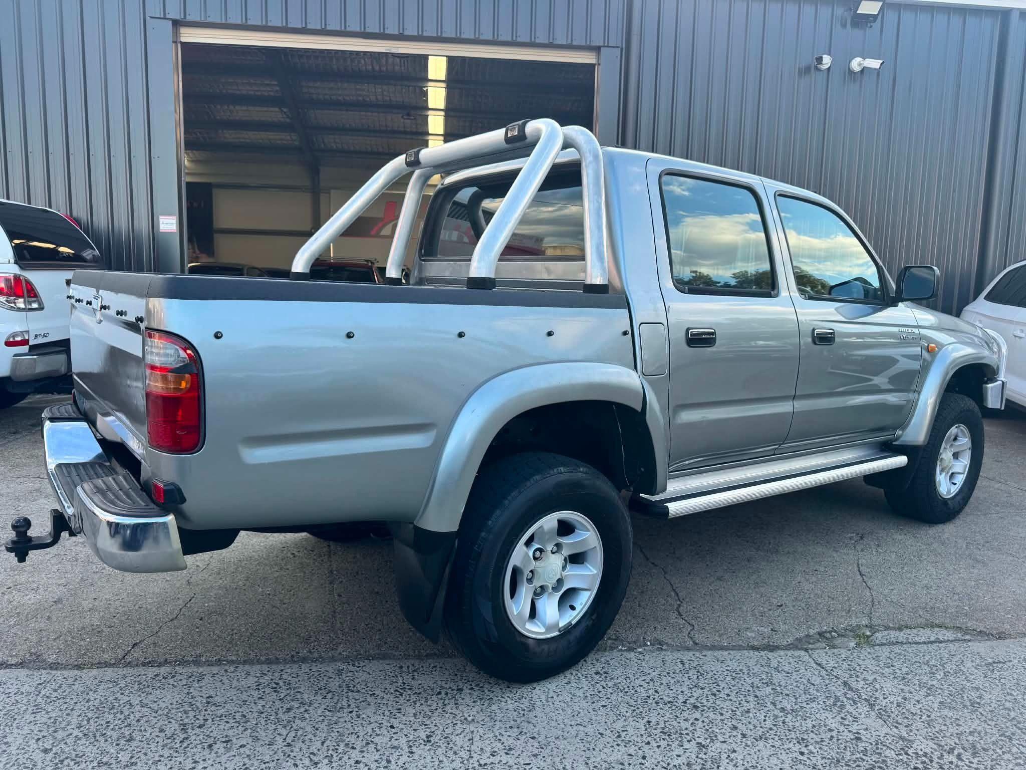 TOYOTA HILUX