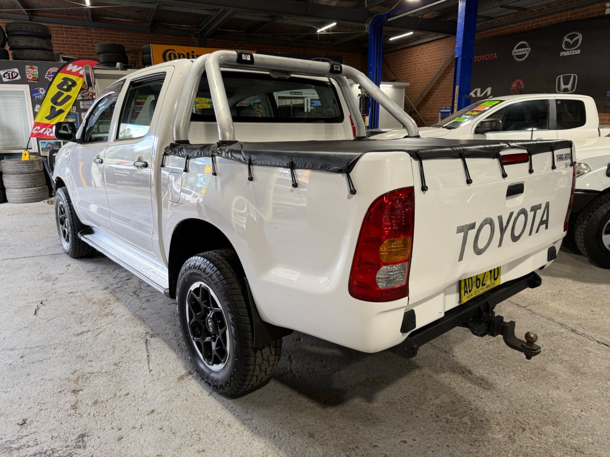 TOYOTA HILUX