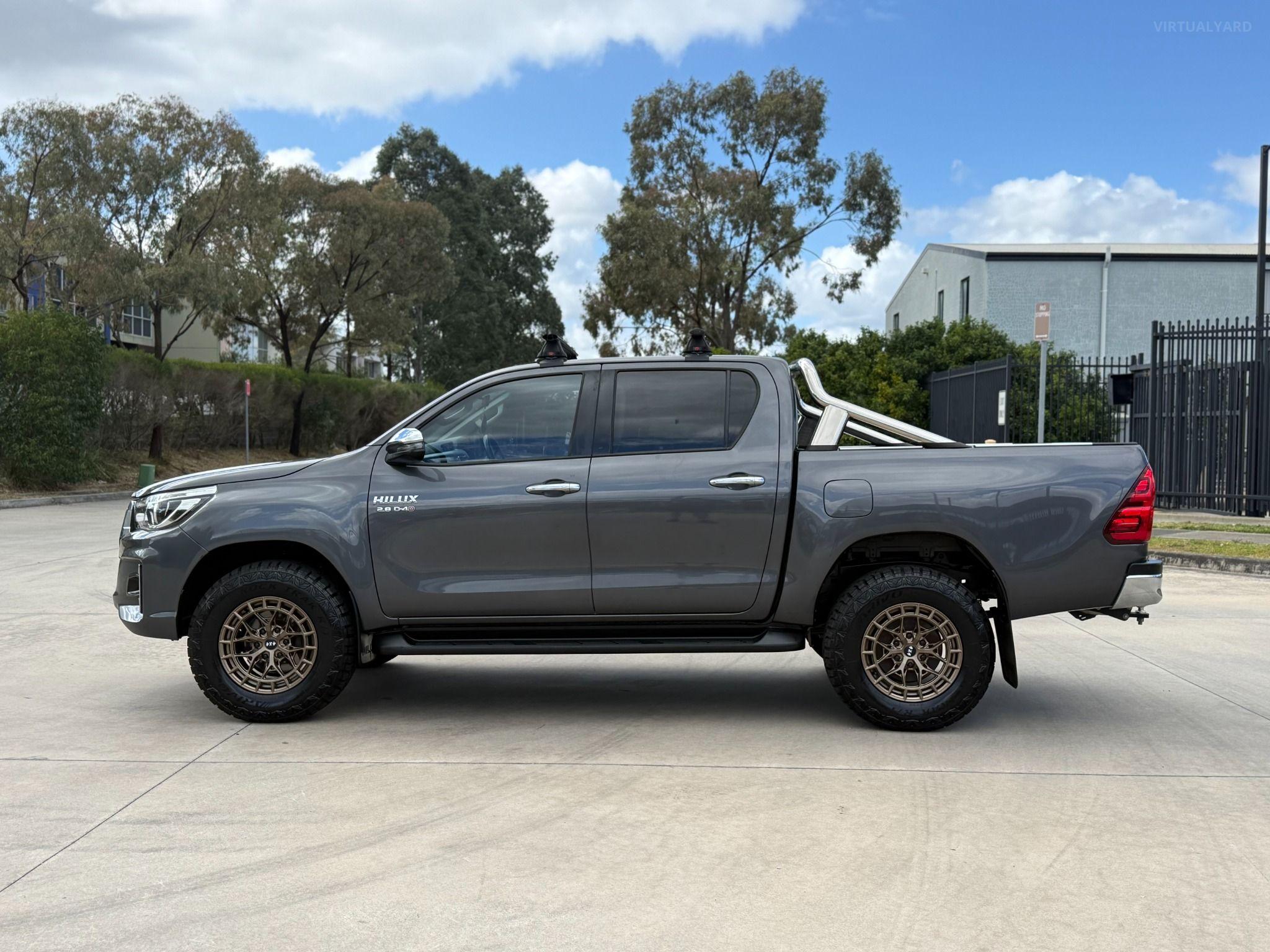 TOYOTA HILUX