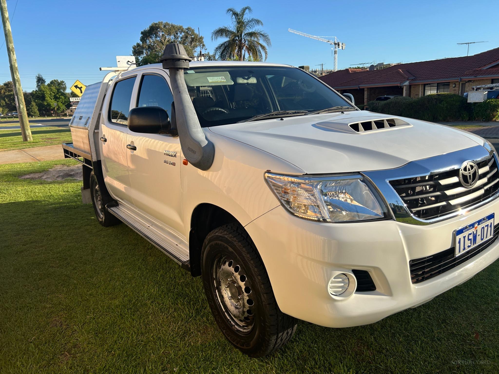 TOYOTA HILUX