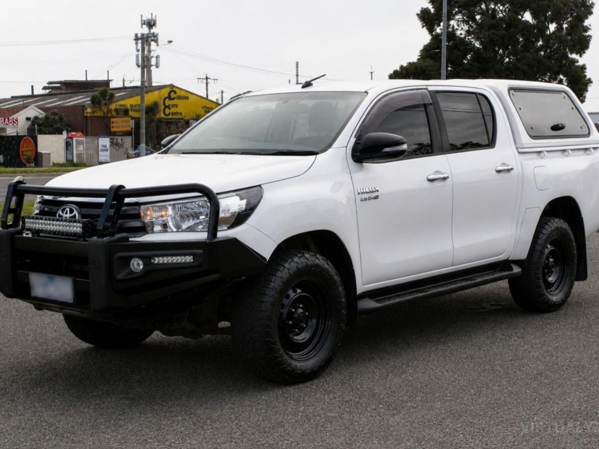 TOYOTA HILUX