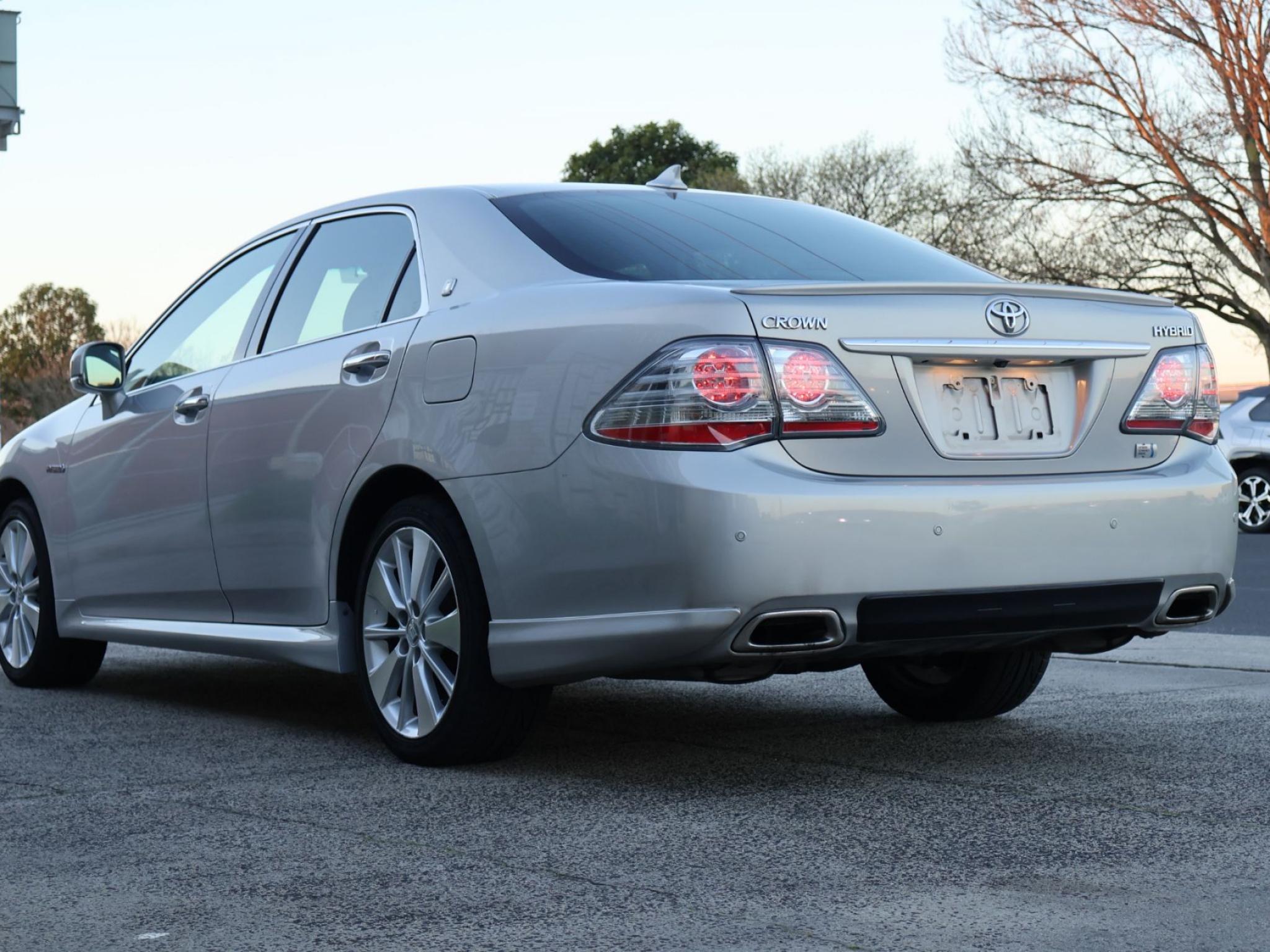 TOYOTA CROWN