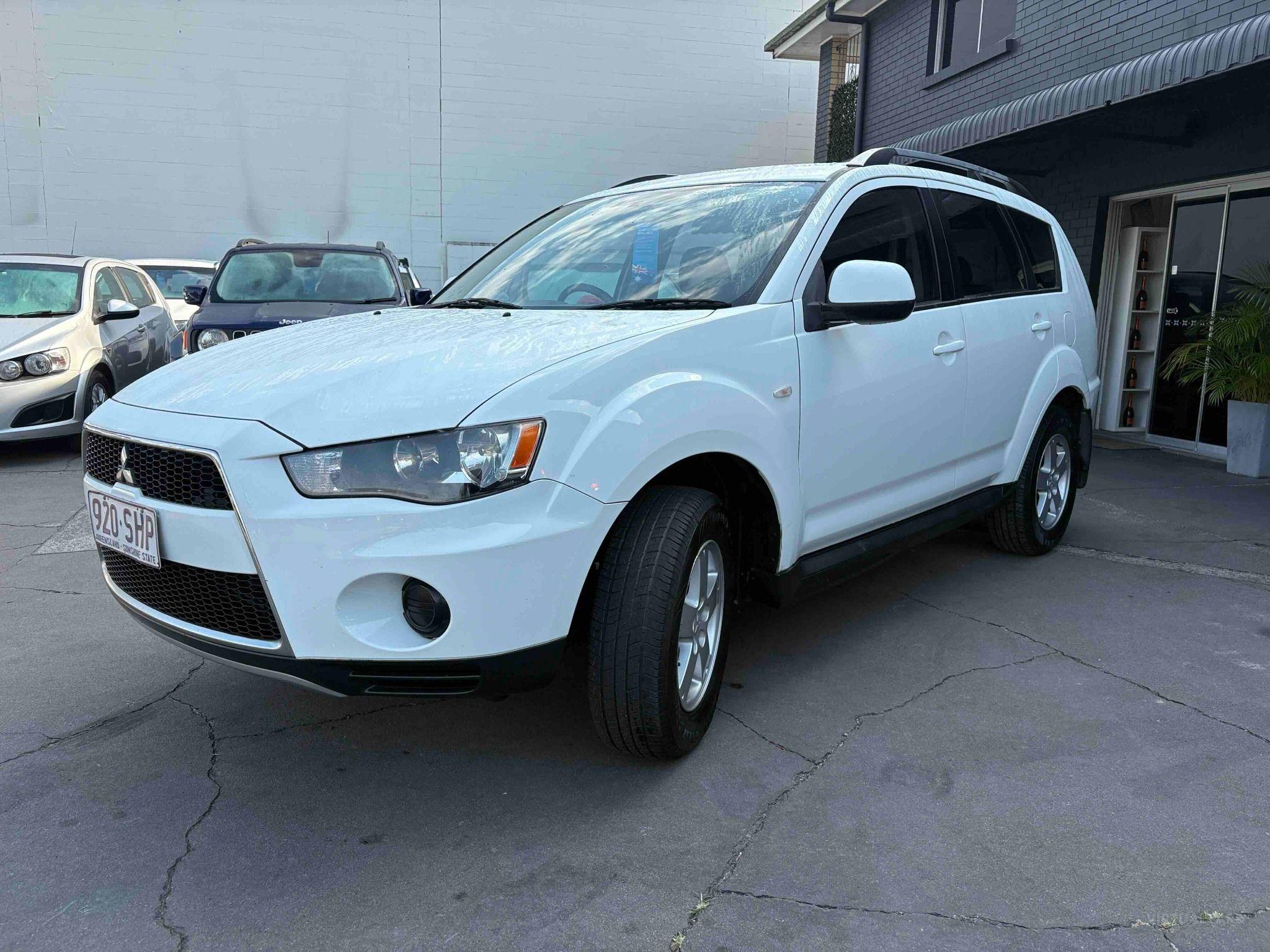 MITSUBISHI OUTLANDER