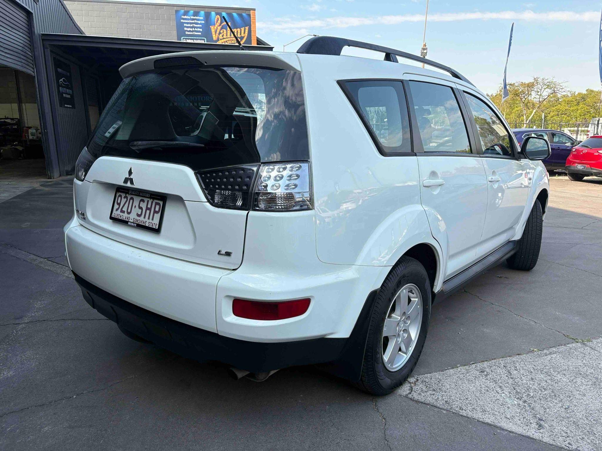 MITSUBISHI OUTLANDER