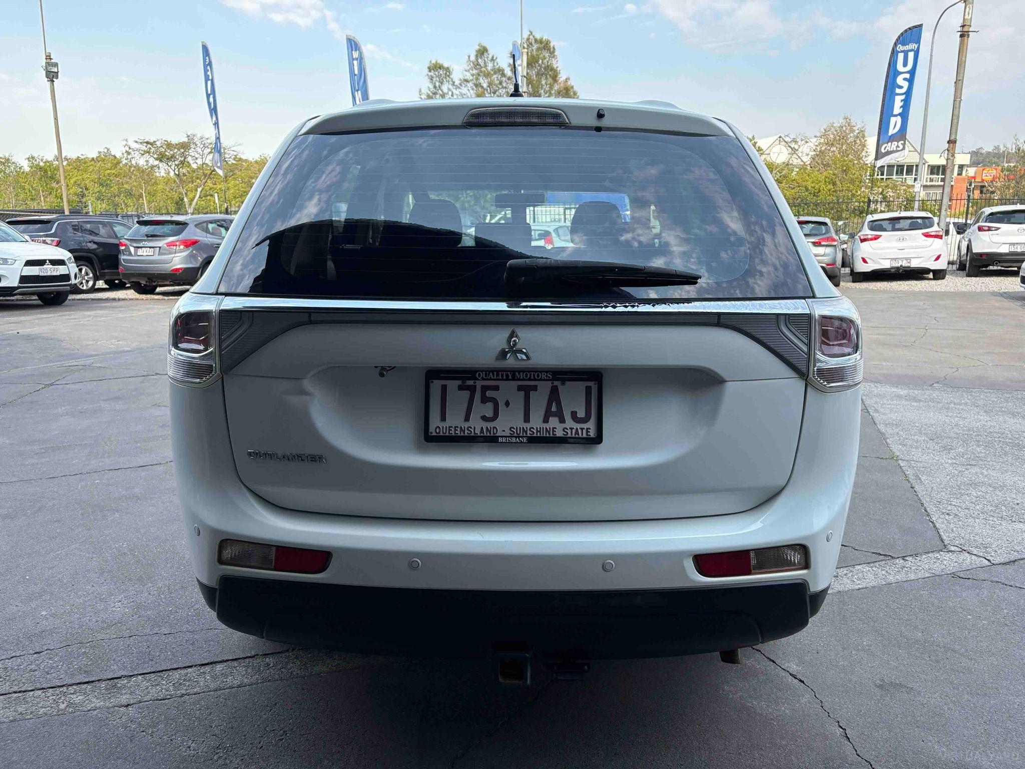 MITSUBISHI OUTLANDER