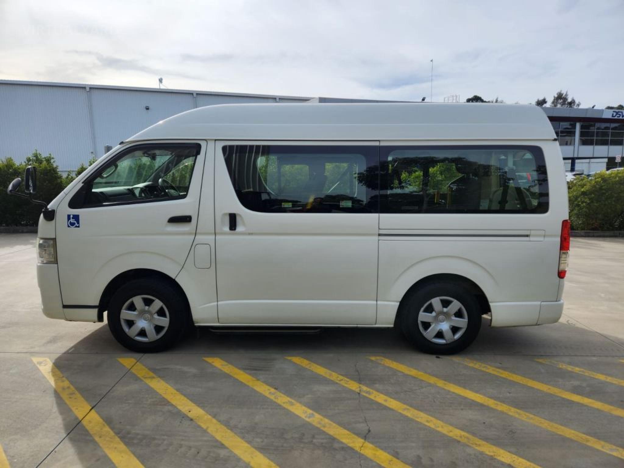 TOYOTA HIACE