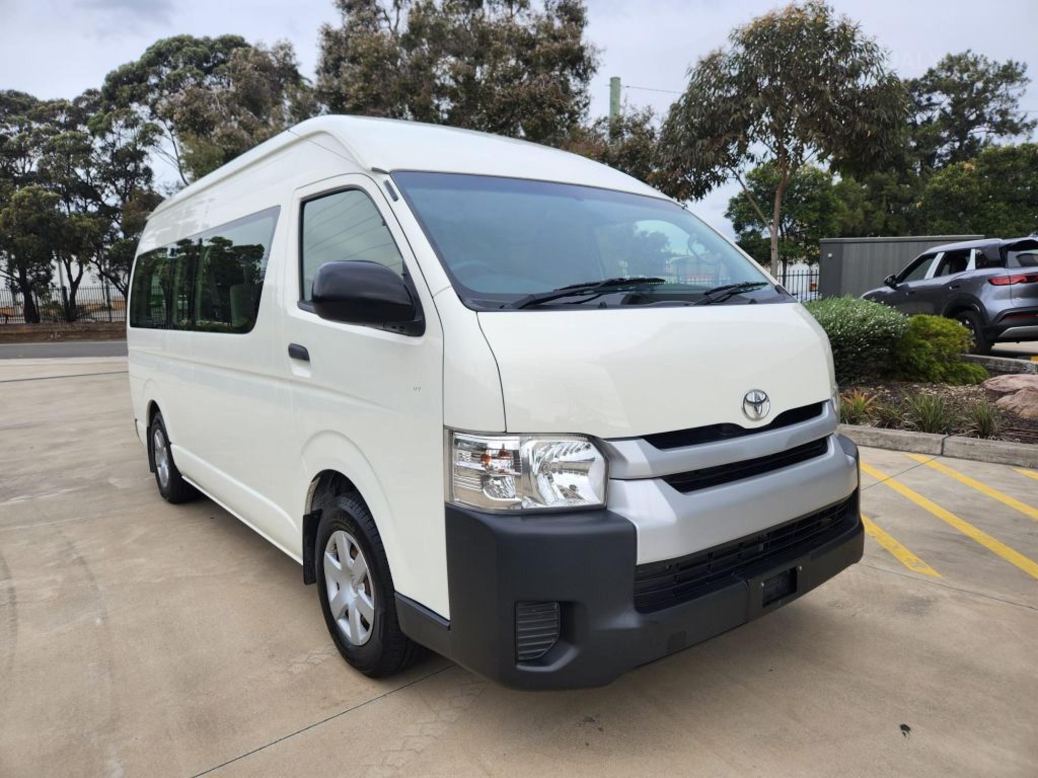 TOYOTA HIACE