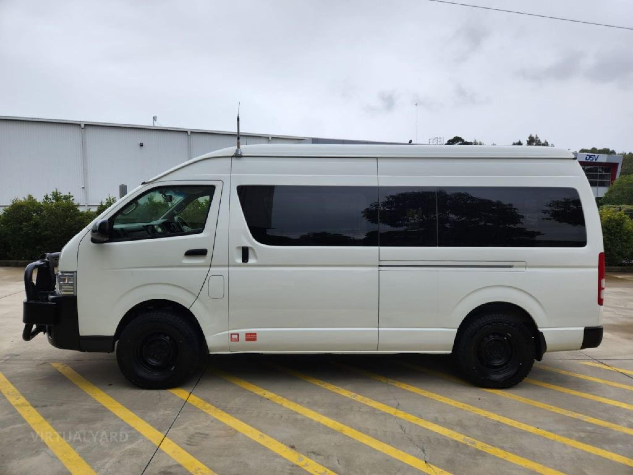 TOYOTA HIACE