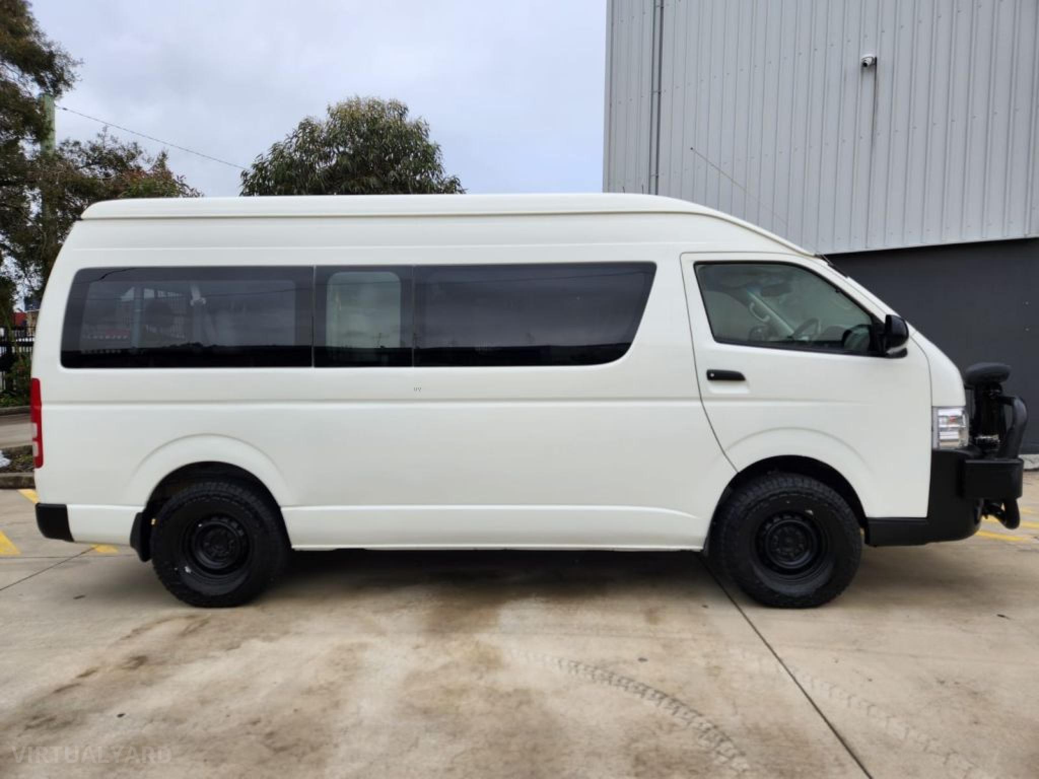 TOYOTA HIACE