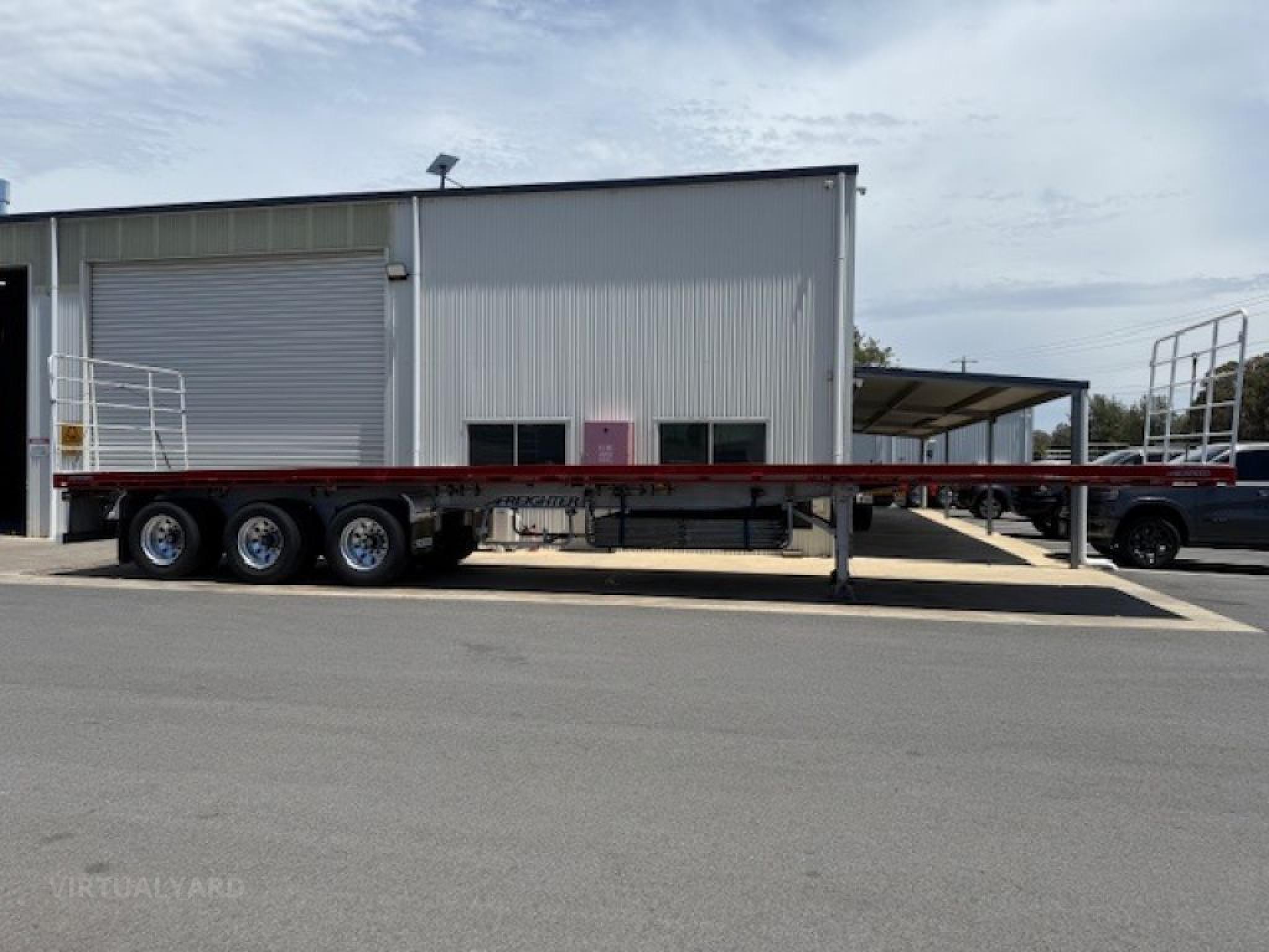 Maxitrans 44 TRI-AXLE FLAT TOP