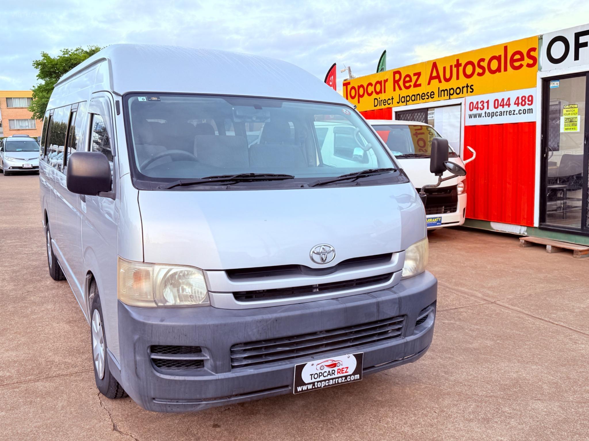 TOYOTA HIACE