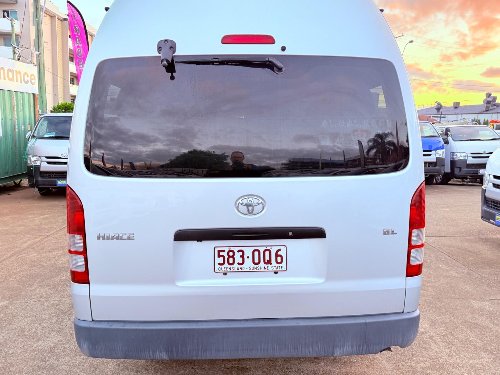 TOYOTA HIACE